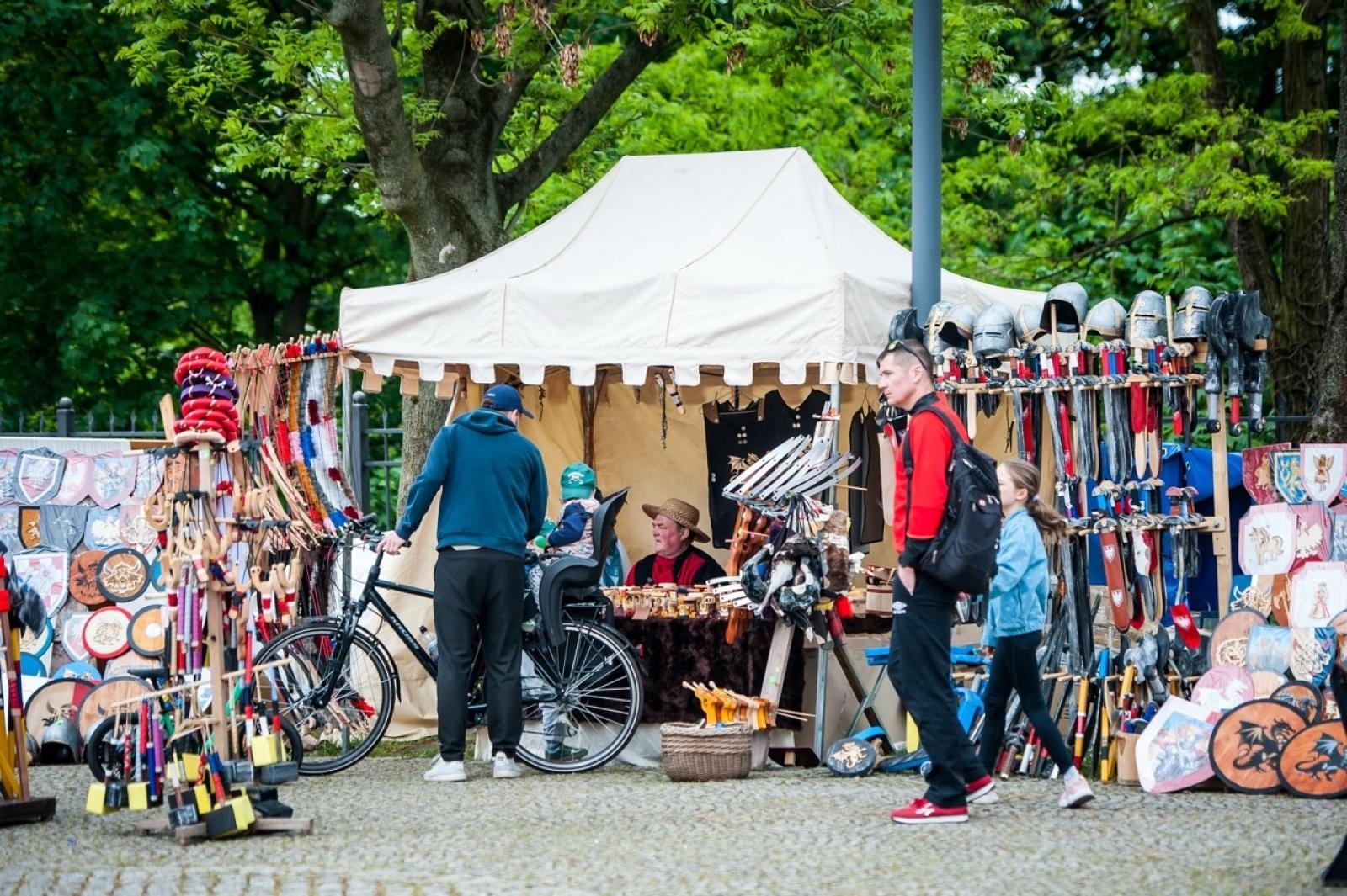 Zdjęcie w galerii na portalu naszraciborz.pl: II Festiwal Średniowieczny na Zamku Piastowskim - walki rycerskie, smok i teatry ognia [FOTO i WIDEO] wiadomości z regionu