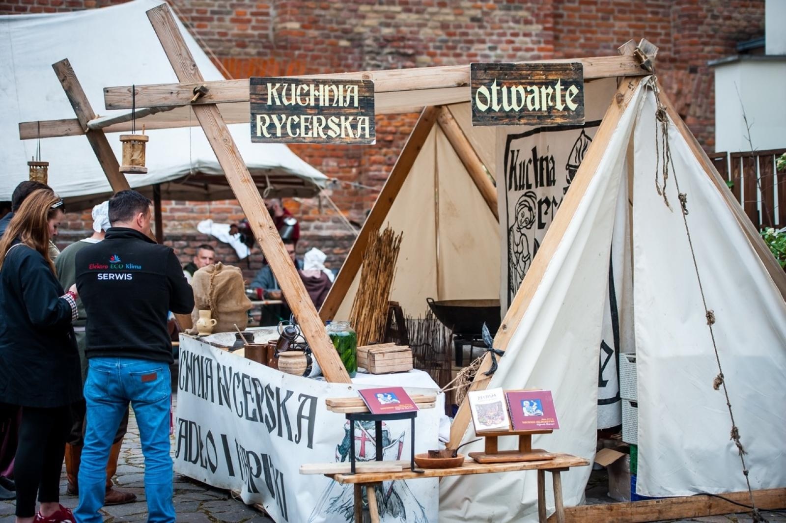Zdjęcie w galerii na portalu naszraciborz.pl: II Festiwal Średniowieczny na Zamku Piastowskim - walki rycerskie, smok i teatry ognia [FOTO i WIDEO] wiadomości z regionu