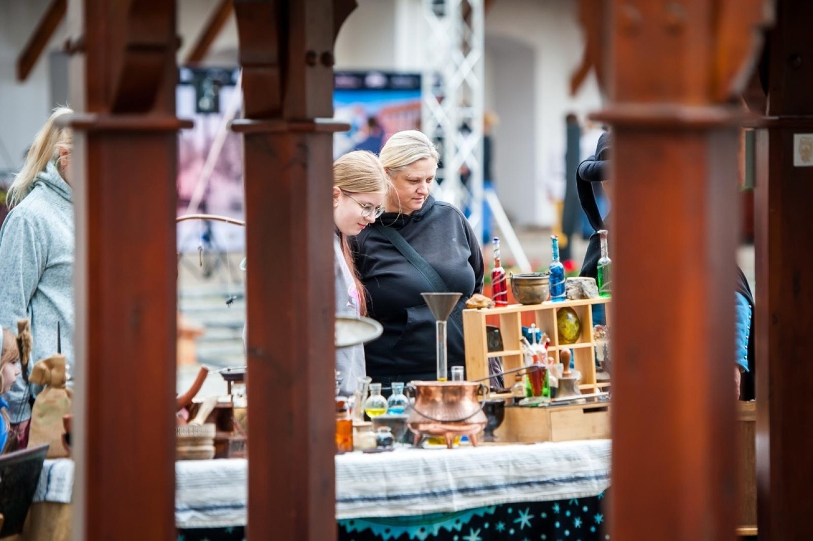 Zdjęcie w galerii na portalu naszraciborz.pl: II Festiwal Średniowieczny na Zamku Piastowskim - walki rycerskie, smok i teatry ognia [FOTO i WIDEO] wiadomości z regionu