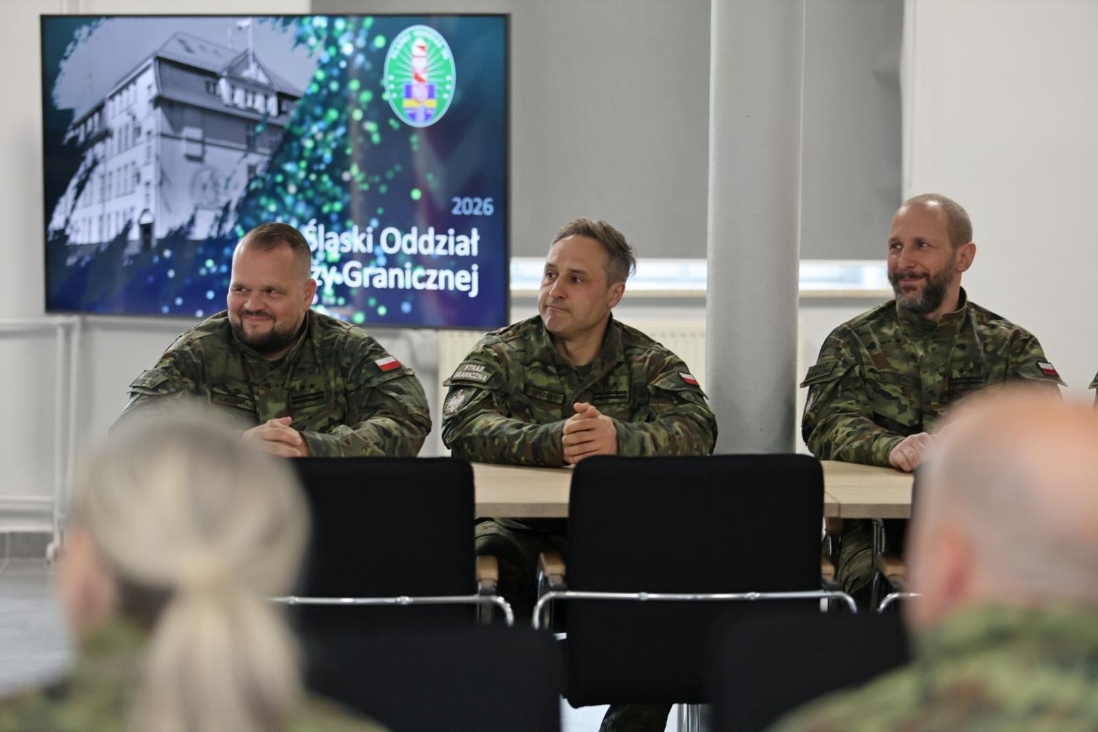 Zdjęcie w galerii na portalu naszraciborz.pl: Komendant Główny Straży Granicznej w Raciborzu. Odprawa kadry kierowniczej Śląskiego Oddziału SG wiadomości z regionu