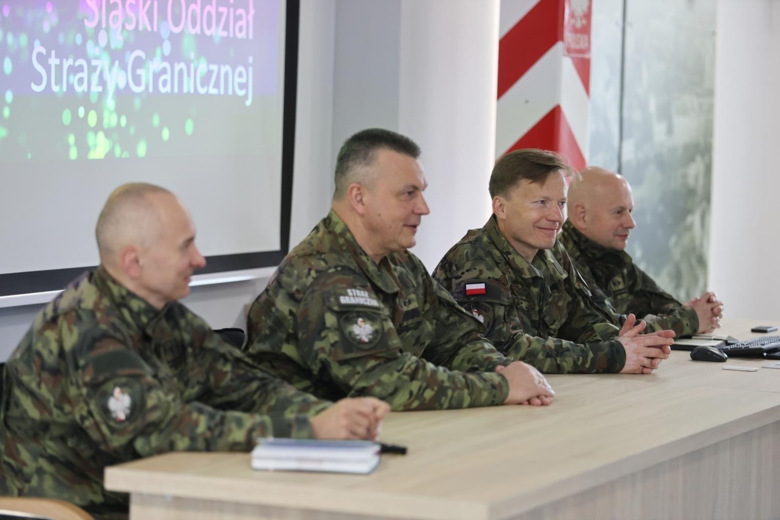 Zdjęcie w galerii na portalu naszraciborz.pl: Komendant Główny Straży Granicznej w Raciborzu. Odprawa kadry kierowniczej Śląskiego Oddziału SG wiadomości z regionu