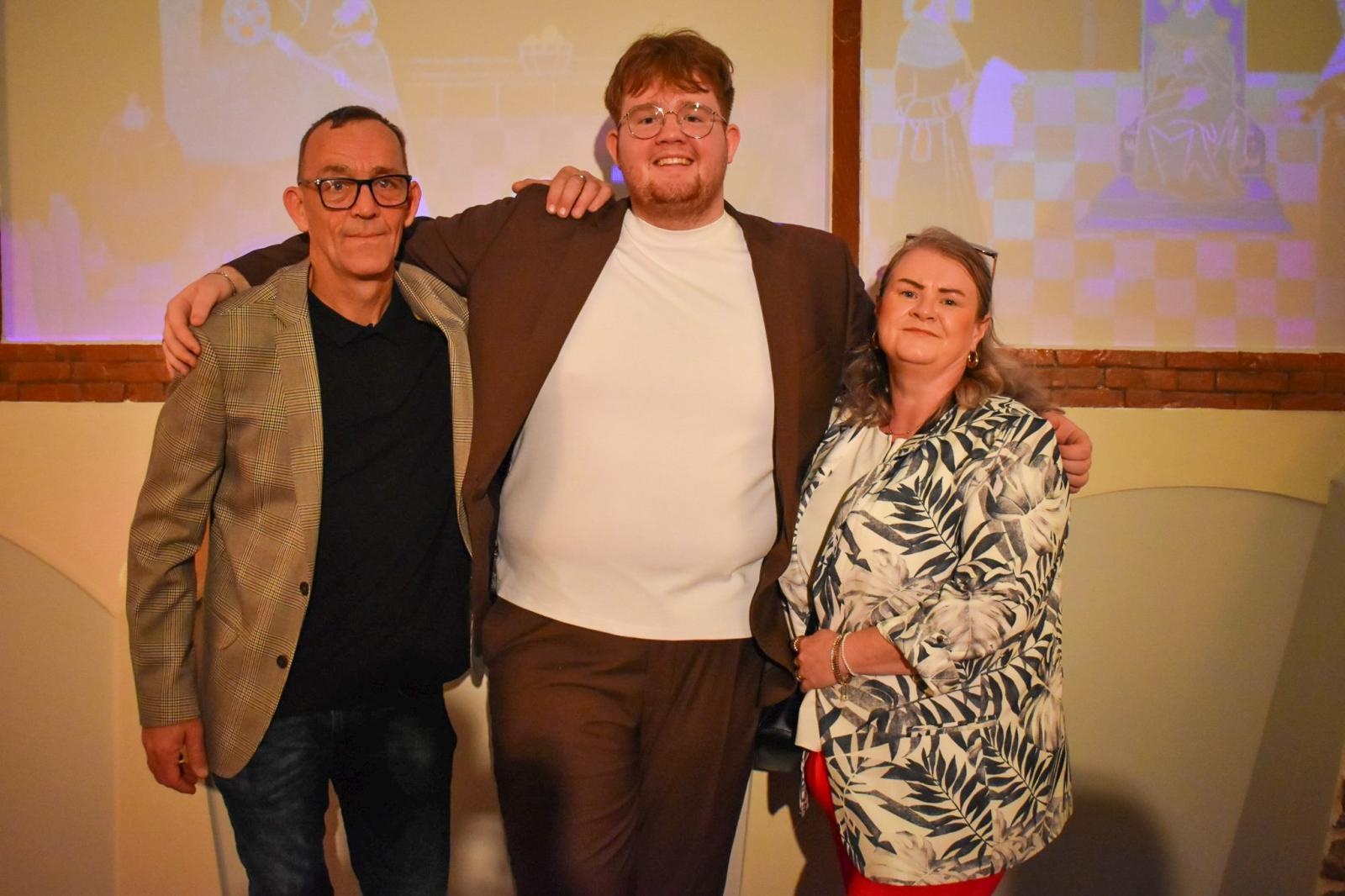 Zdjęcie w galerii na portalu naszraciborz.pl: Musicalowy wieczór Błażeja Klimaszki w raciborskim domu książęcym [FOTO i WIDEO] wiadomości z regionu