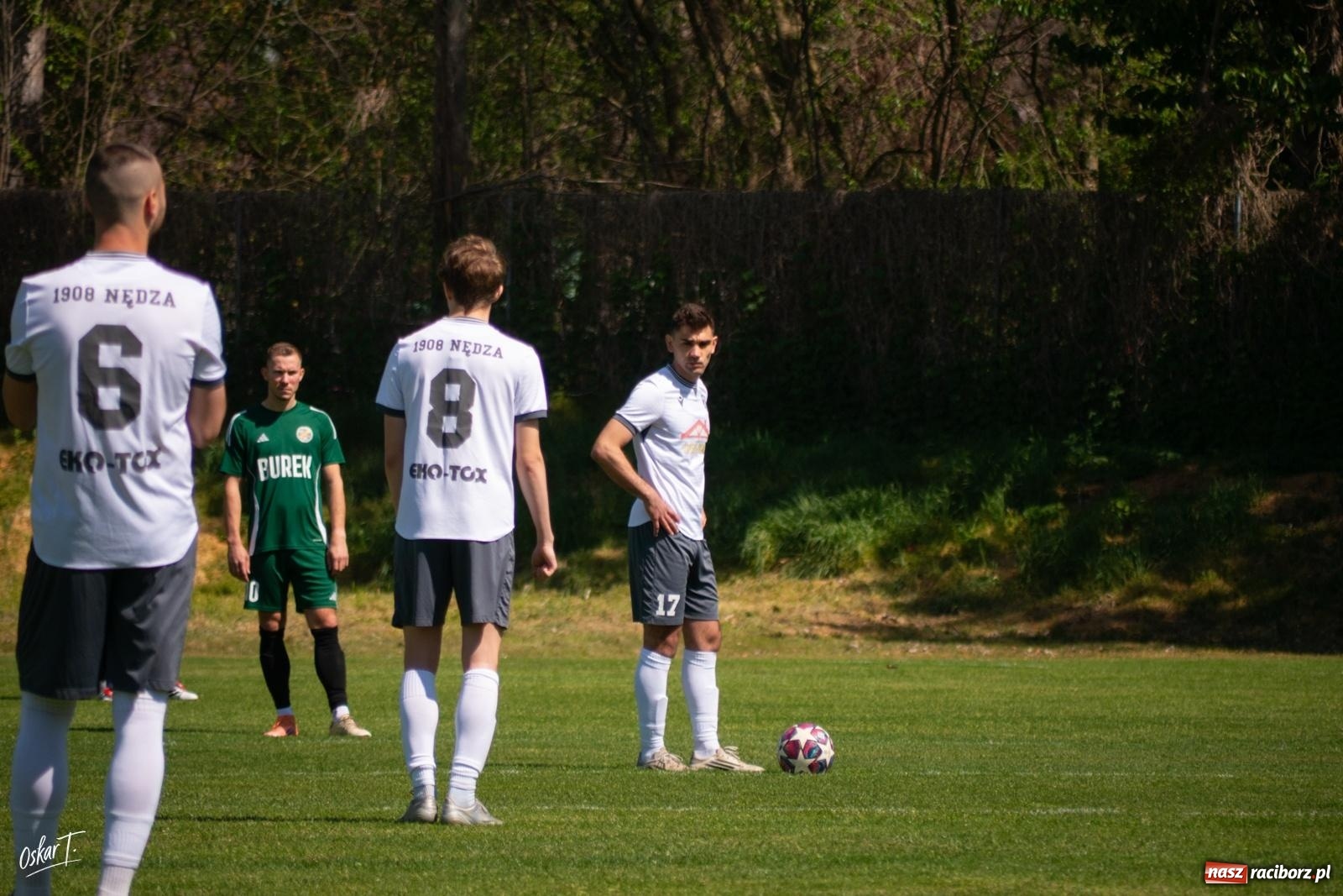 Zdjęcie w galerii na portalu naszraciborz.pl: Gol w 88. minucie uratował Nędzę. Syrynia wypuściła zwycięstwo z rąk [FOTO] wiadomości z regionu