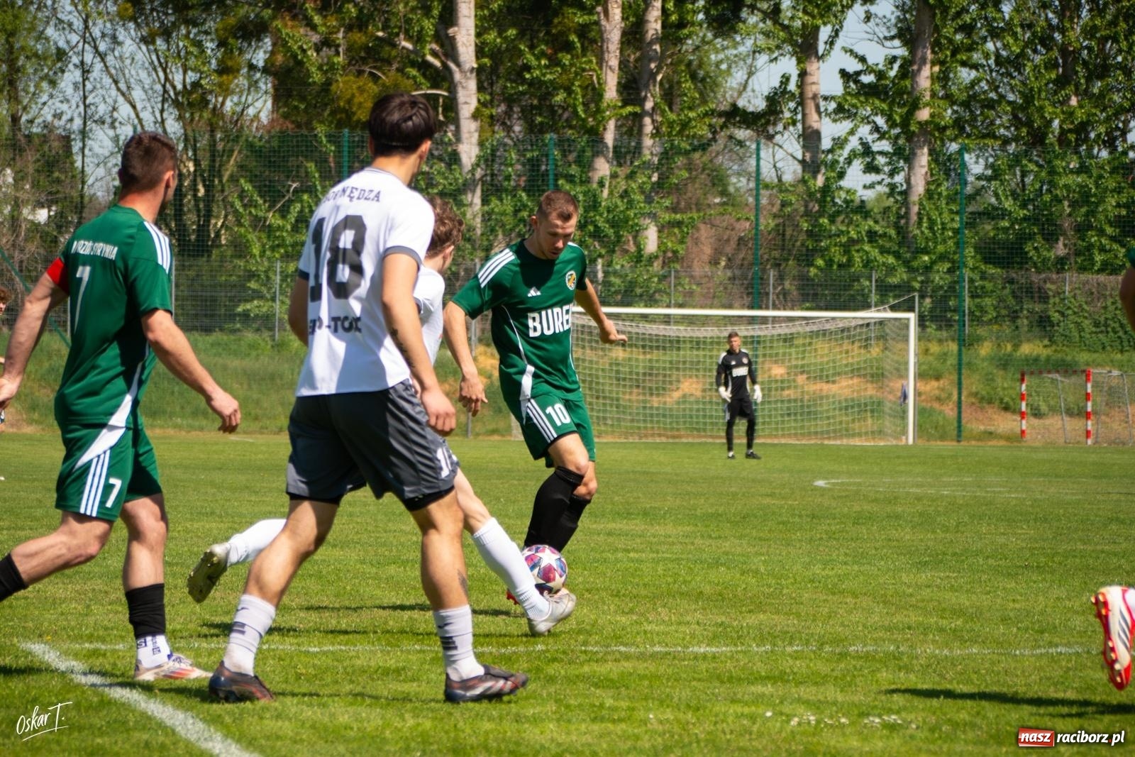 Zdjęcie w galerii na portalu naszraciborz.pl: Gol w 88. minucie uratował Nędzę. Syrynia wypuściła zwycięstwo z rąk [FOTO] wiadomości z regionu
