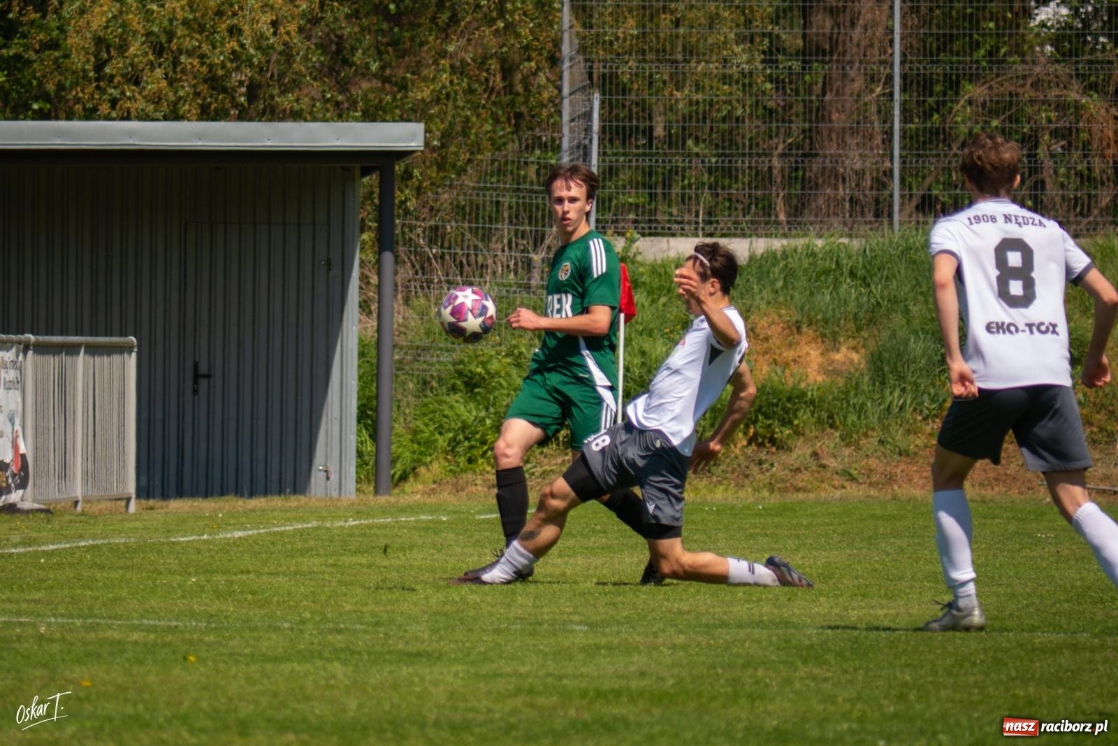 Zdjęcie w galerii na portalu naszraciborz.pl: Gol w 88. minucie uratował Nędzę. Syrynia wypuściła zwycięstwo z rąk [FOTO] wiadomości z regionu