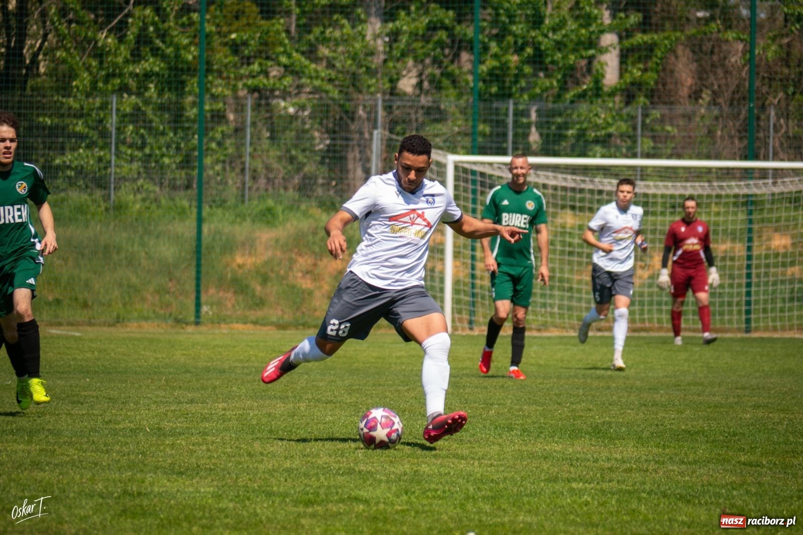 Zdjęcie w galerii na portalu naszraciborz.pl: Gol w 88. minucie uratował Nędzę. Syrynia wypuściła zwycięstwo z rąk [FOTO] wiadomości z regionu