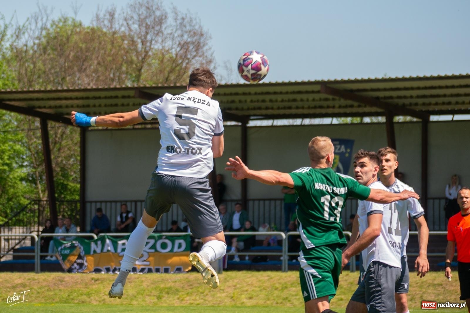 Zdjęcie w galerii na portalu naszraciborz.pl: Gol w 88. minucie uratował Nędzę. Syrynia wypuściła zwycięstwo z rąk [FOTO] wiadomości z regionu