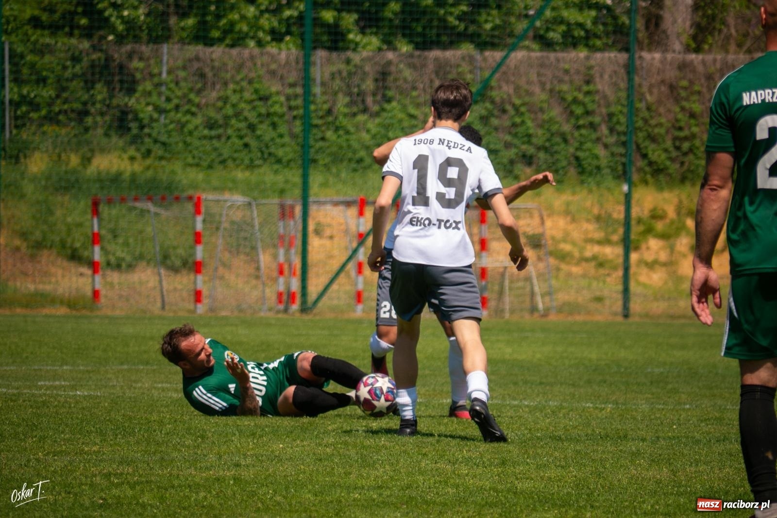 Zdjęcie w galerii na portalu naszraciborz.pl: Gol w 88. minucie uratował Nędzę. Syrynia wypuściła zwycięstwo z rąk [FOTO] wiadomości z regionu