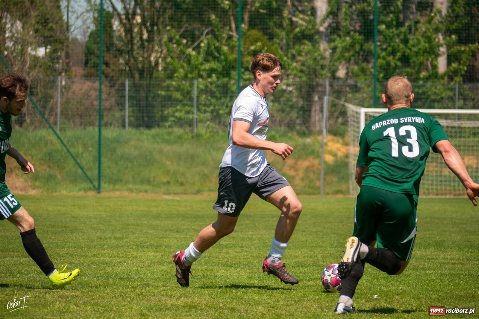 Zdjęcie w galerii na portalu naszraciborz.pl: Gol w 88. minucie uratował Nędzę. Syrynia wypuściła zwycięstwo z rąk [FOTO] wiadomości z regionu
