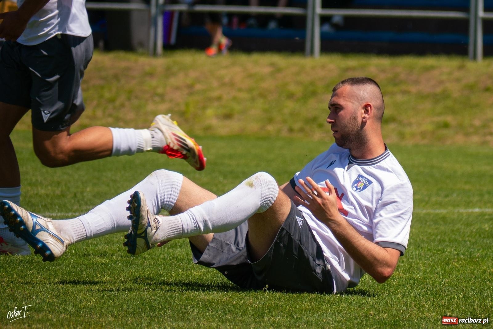 Zdjęcie w galerii na portalu naszraciborz.pl: Gol w 88. minucie uratował Nędzę. Syrynia wypuściła zwycięstwo z rąk [FOTO] wiadomości z regionu