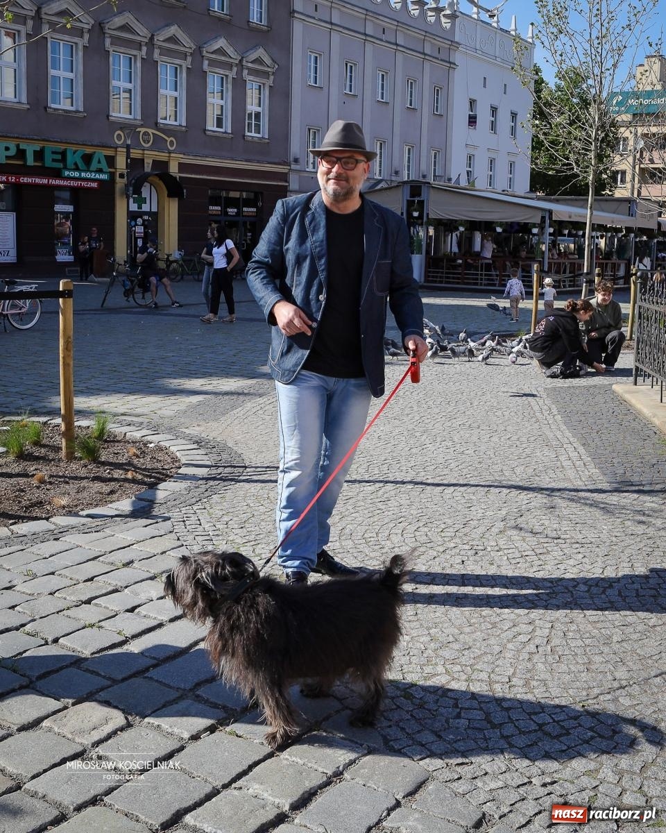 Zdjęcie w galerii na portalu naszraciborz.pl: Raciborski Spacer w Kapeluszach połączył modę, historię i miejską opowieść [FOTO] wiadomości z regionu