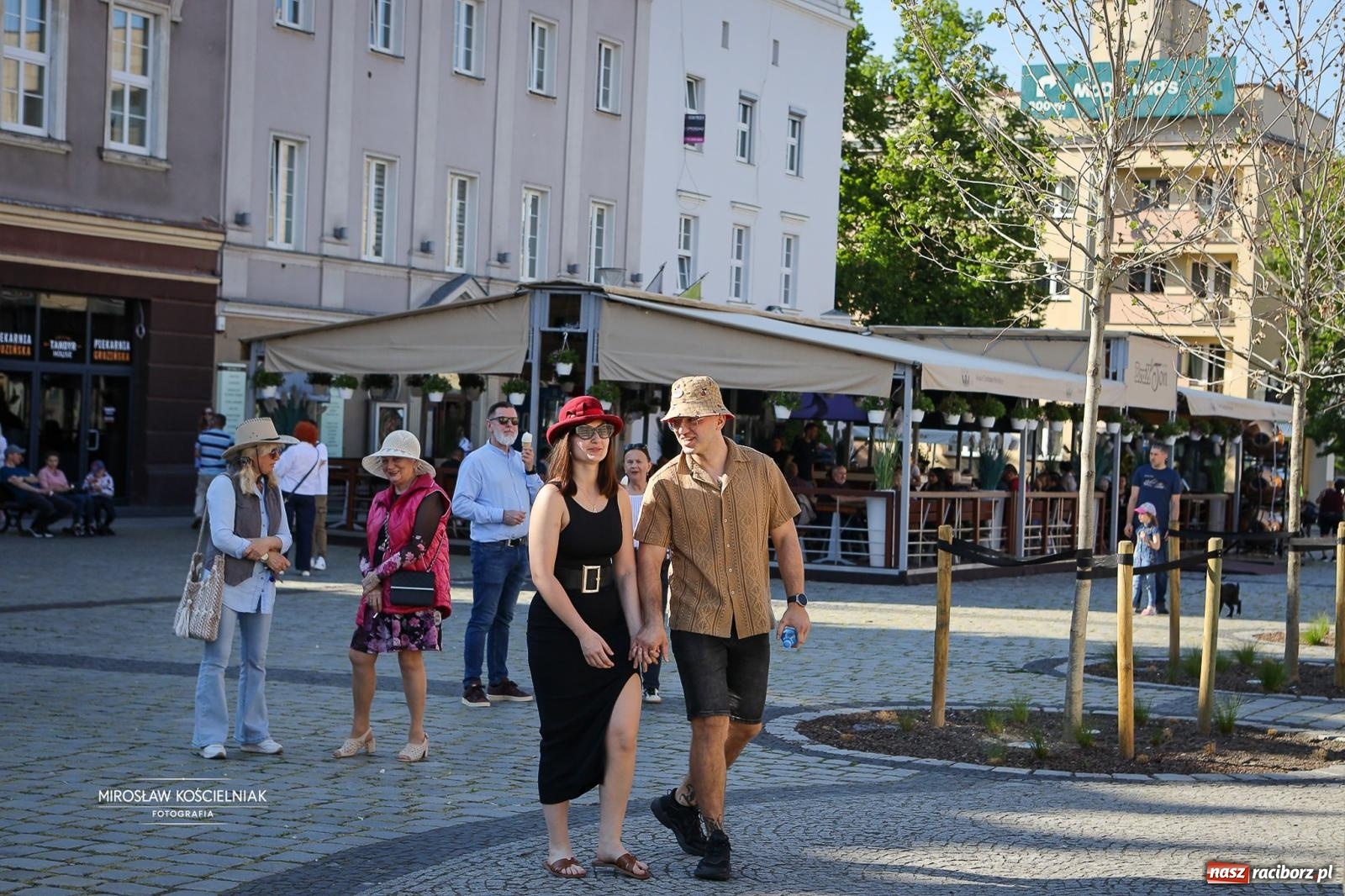 Zdjęcie w galerii na portalu naszraciborz.pl: Raciborski Spacer w Kapeluszach połączył modę, historię i miejską opowieść [FOTO] wiadomości z regionu