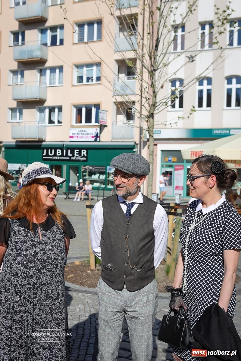 Zdjęcie w galerii na portalu naszraciborz.pl: Raciborski Spacer w Kapeluszach połączył modę, historię i miejską opowieść [FOTO] wiadomości z regionu