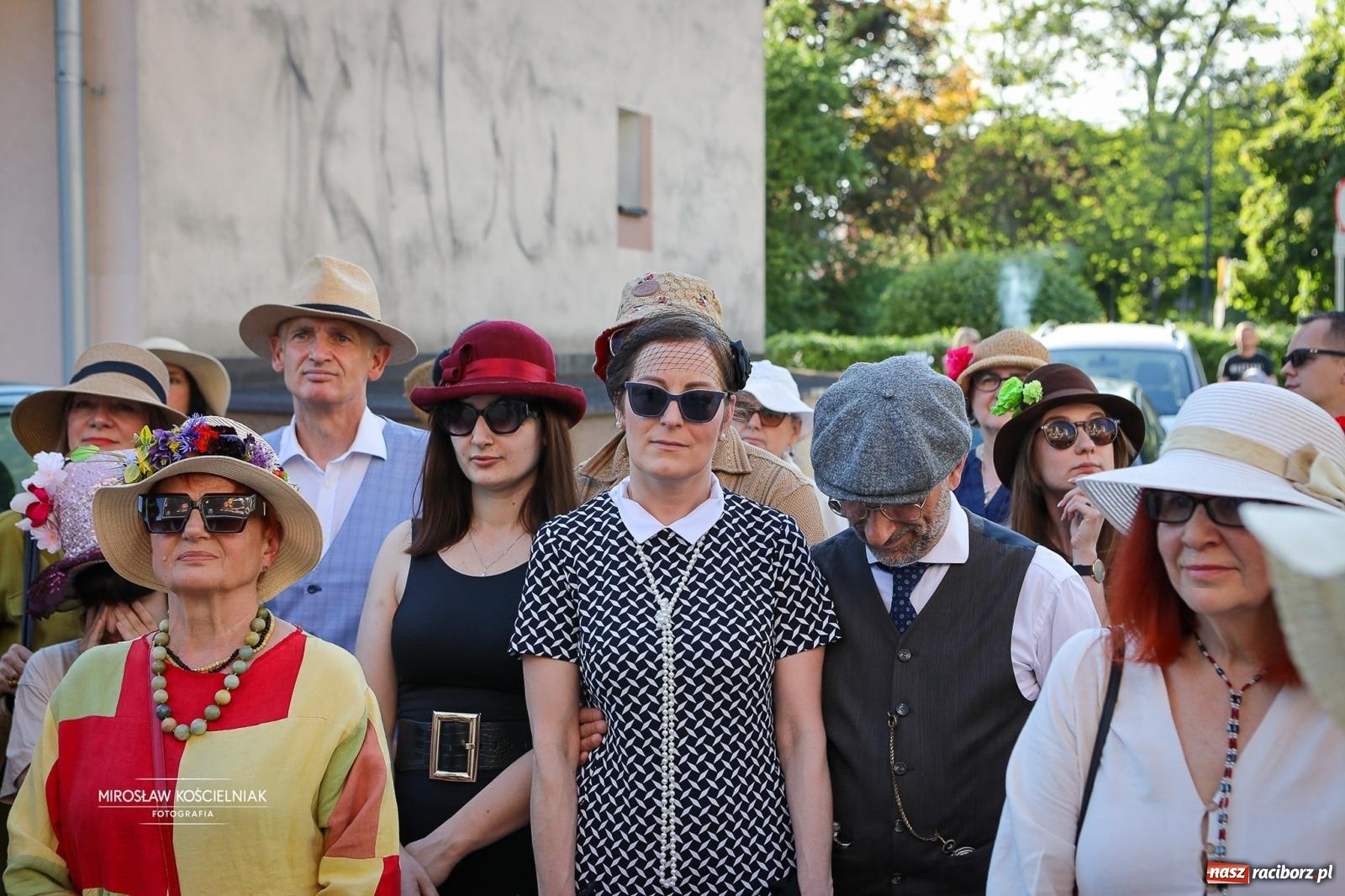 Zdjęcie w galerii na portalu naszraciborz.pl: Raciborski Spacer w Kapeluszach połączył modę, historię i miejską opowieść [FOTO] wiadomości z regionu