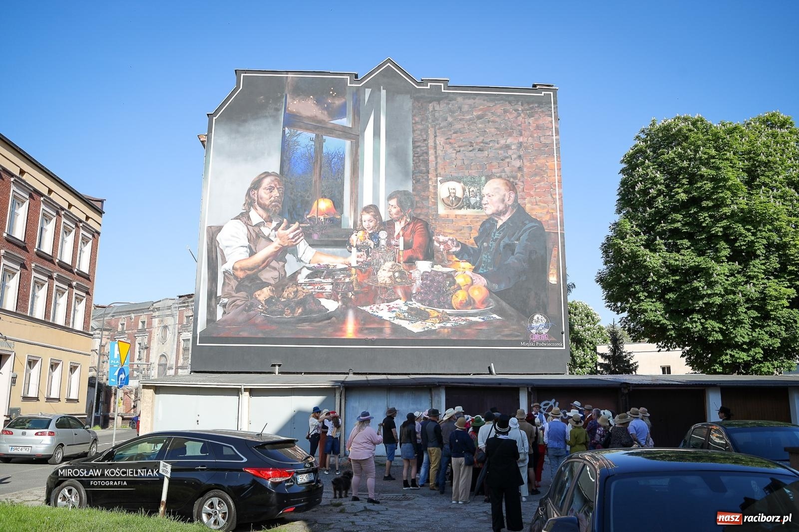 Zdjęcie w galerii na portalu naszraciborz.pl: Raciborski Spacer w Kapeluszach połączył modę, historię i miejską opowieść [FOTO] wiadomości z regionu