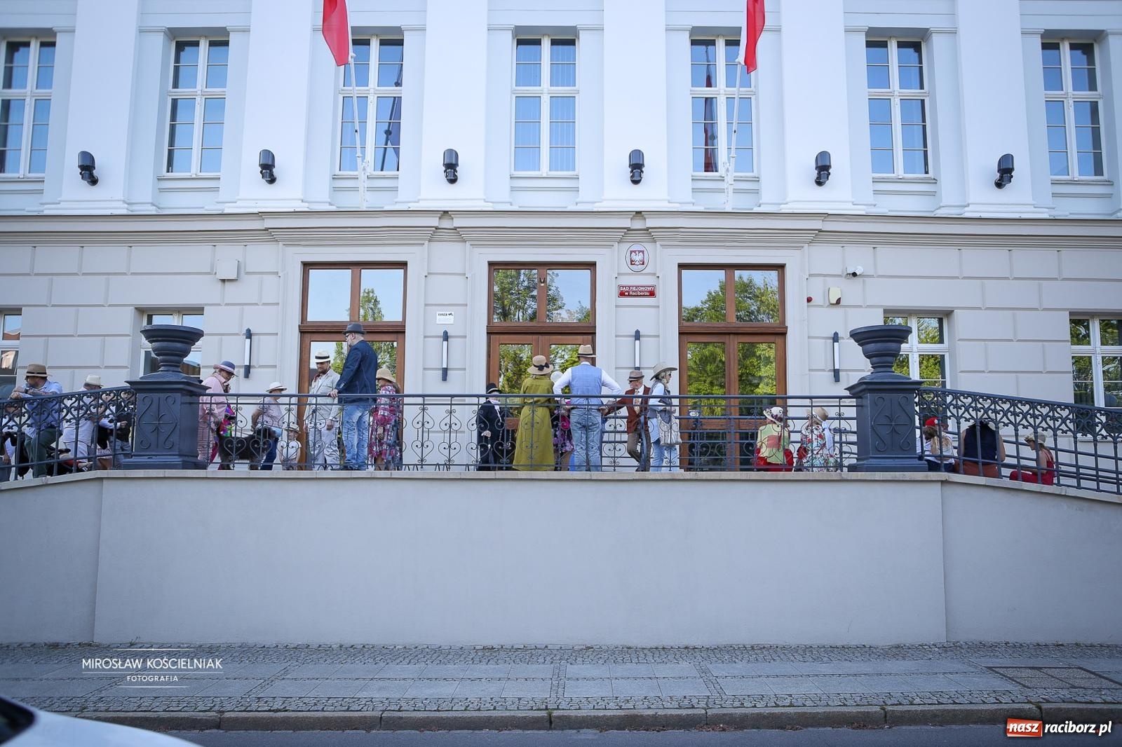 Zdjęcie w galerii na portalu naszraciborz.pl: Raciborski Spacer w Kapeluszach połączył modę, historię i miejską opowieść [FOTO] wiadomości z regionu