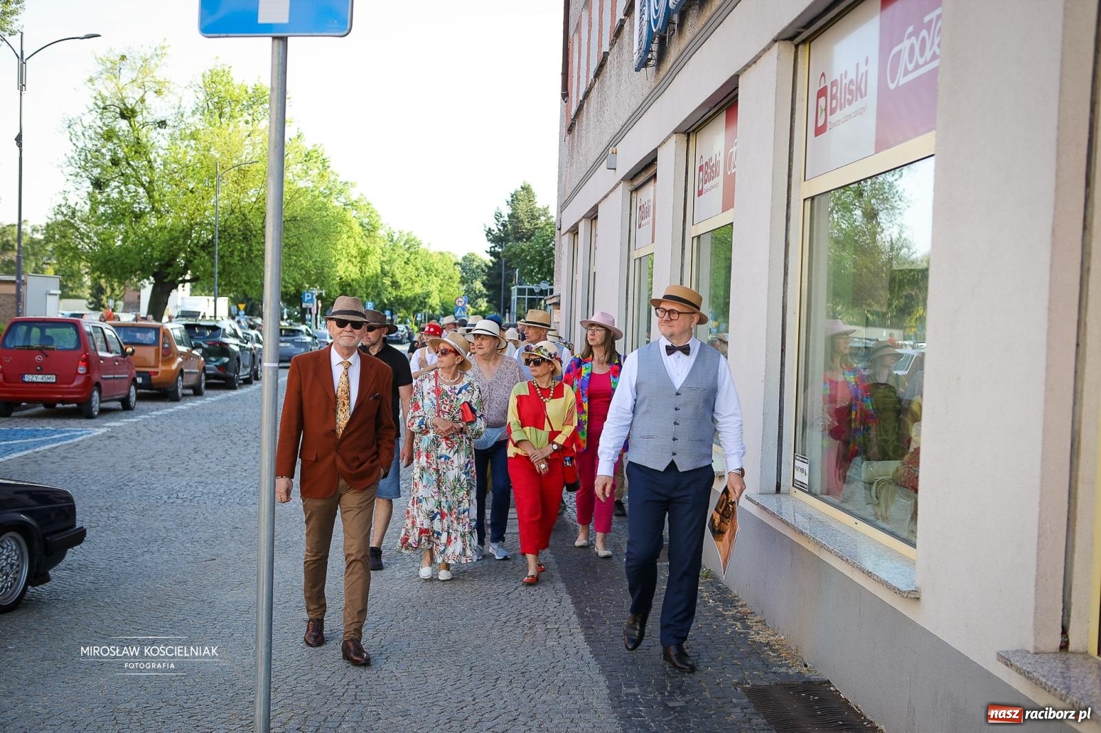 Zdjęcie w galerii na portalu naszraciborz.pl: Raciborski Spacer w Kapeluszach połączył modę, historię i miejską opowieść [FOTO] wiadomości z regionu