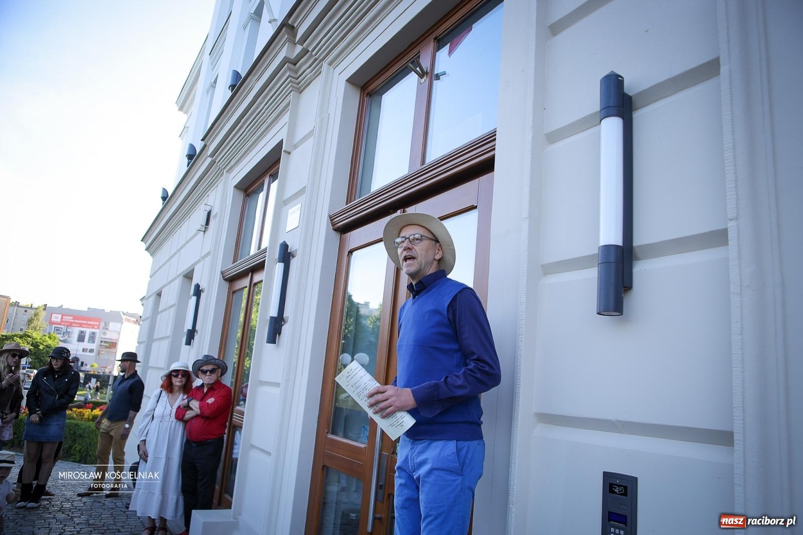 Zdjęcie w galerii na portalu naszraciborz.pl: Raciborski Spacer w Kapeluszach połączył modę, historię i miejską opowieść [FOTO] wiadomości z regionu