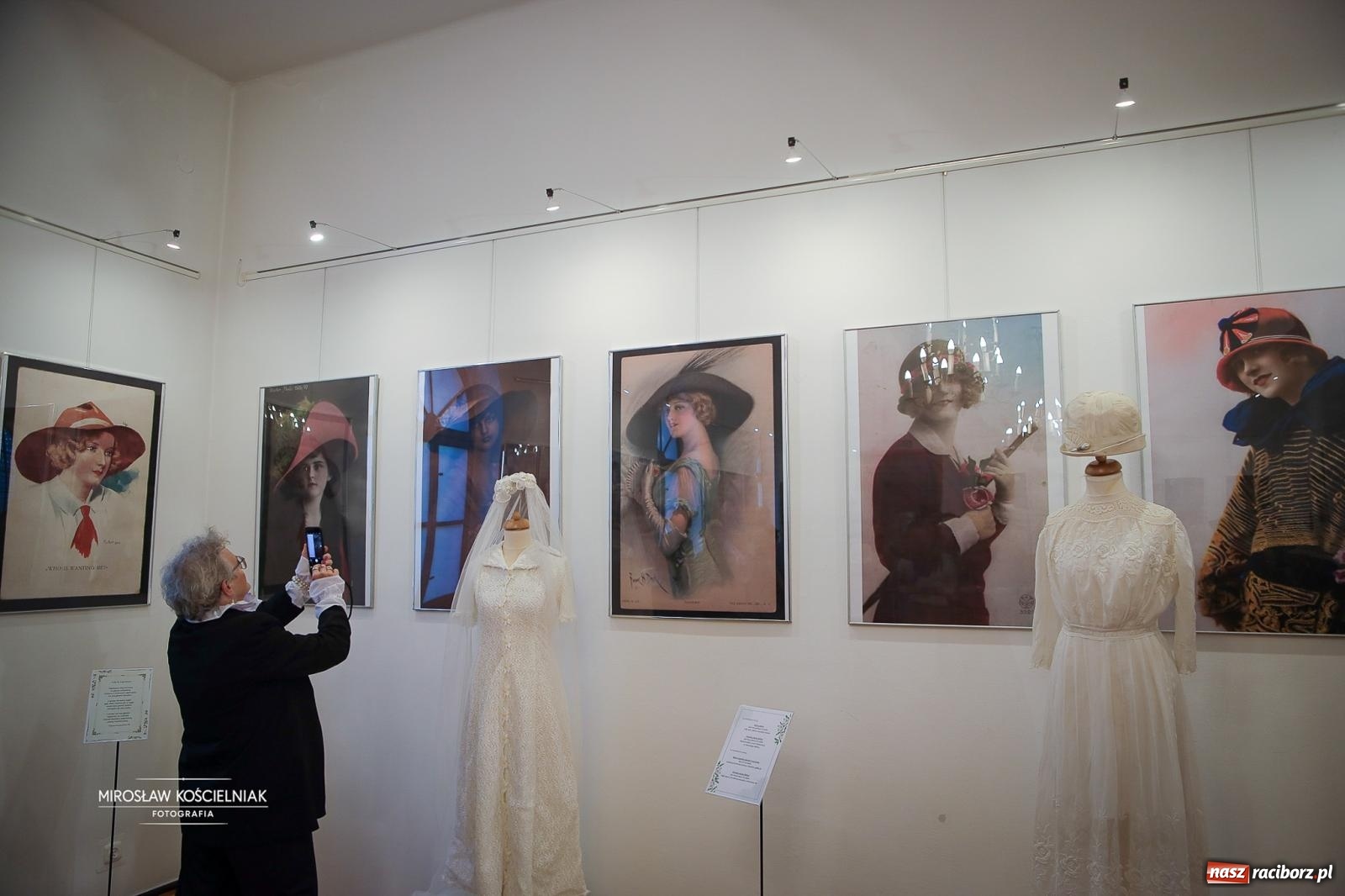 Zdjęcie w galerii na portalu naszraciborz.pl: Raciborski Spacer w Kapeluszach połączył modę, historię i miejską opowieść [FOTO] wiadomości z regionu