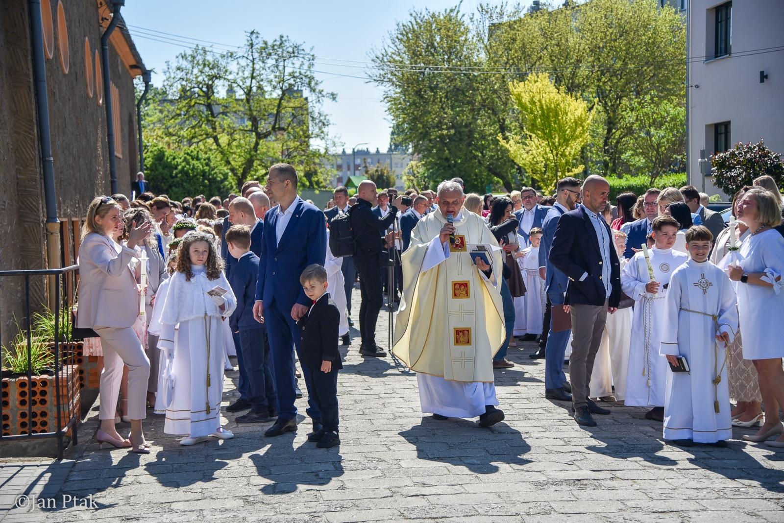 Zdjęcie w galerii na portalu naszraciborz.pl: Maj miesiącem Pierwszej Komunii Świętej w parafiach ziemi raciborskiej [FOTO] wiadomości z regionu