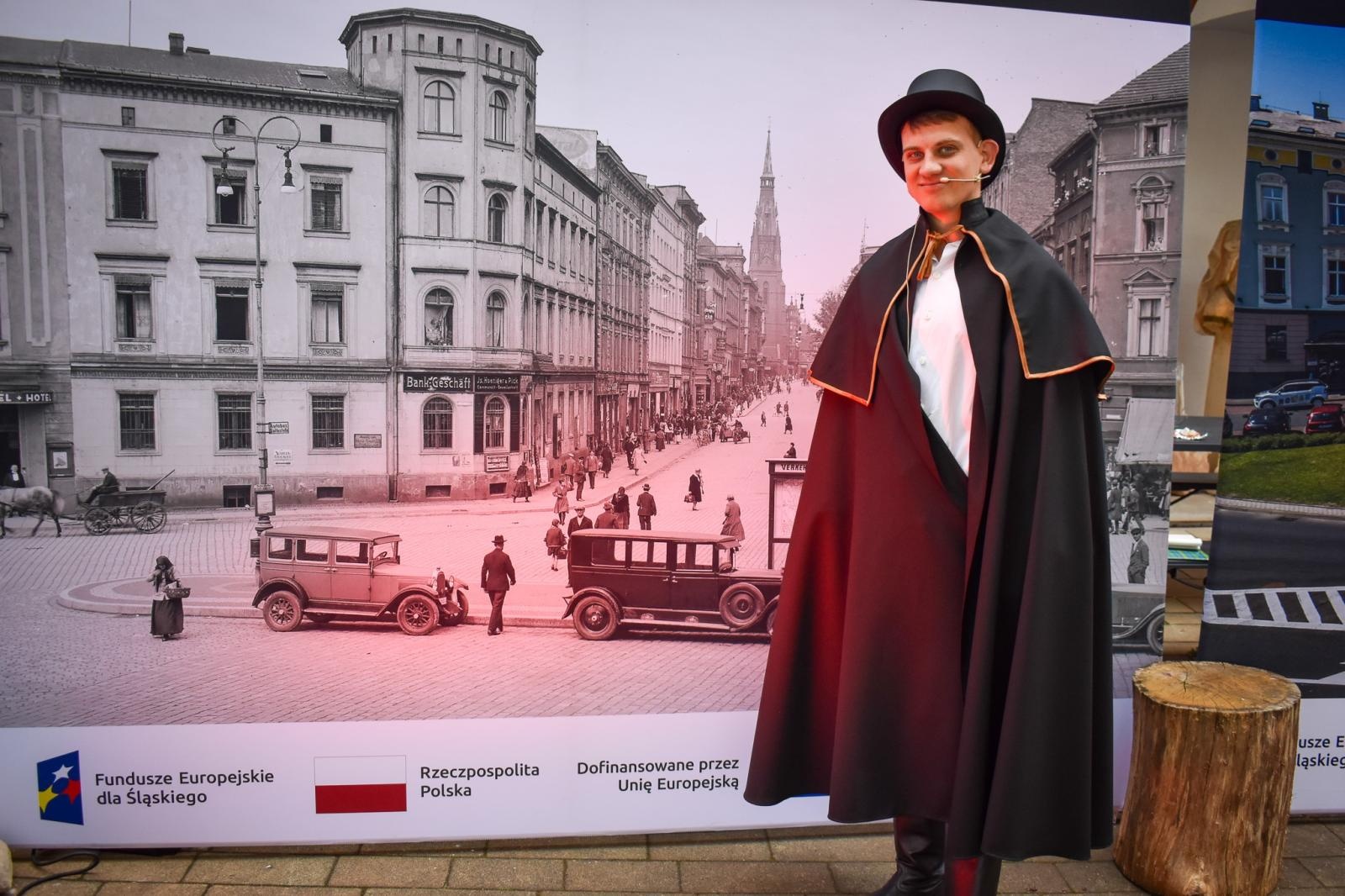 Zdjęcie w galerii na portalu naszraciborz.pl: Międzypokoleniowy spektakl na Zamku Piastowskim w Raciborzu [FOTO] wiadomości z regionu