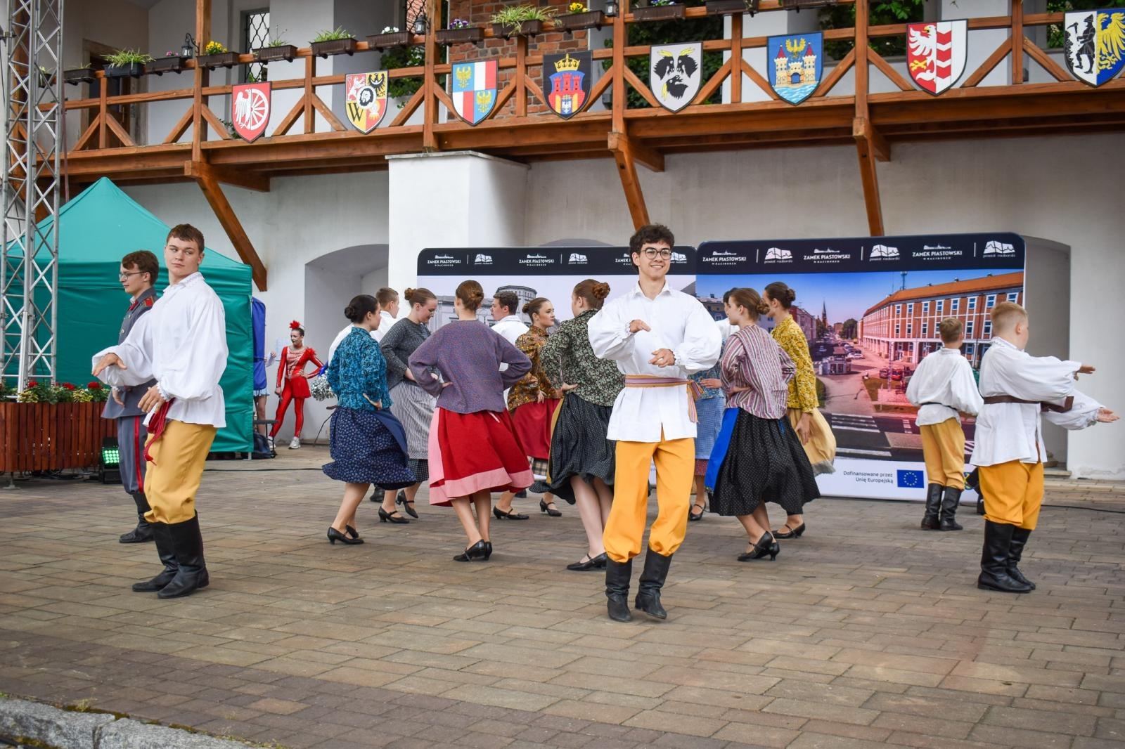 Zdjęcie w galerii na portalu naszraciborz.pl: Międzypokoleniowy spektakl na Zamku Piastowskim w Raciborzu [FOTO] wiadomości z regionu