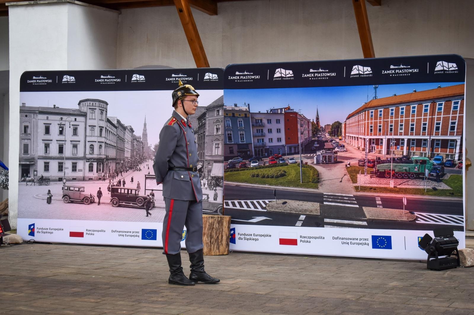 Zdjęcie w galerii na portalu naszraciborz.pl: Międzypokoleniowy spektakl na Zamku Piastowskim w Raciborzu [FOTO] wiadomości z regionu