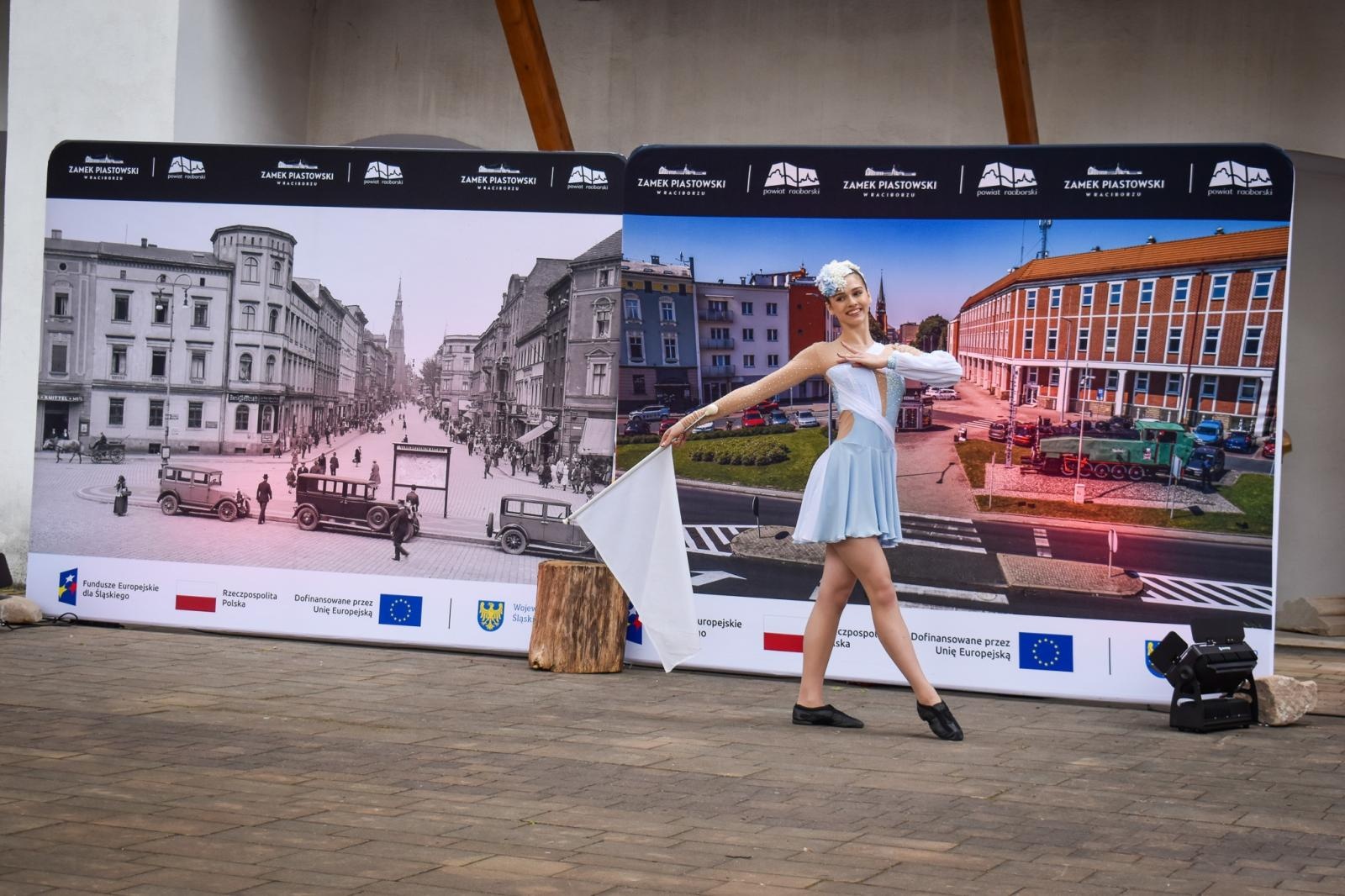 Zdjęcie w galerii na portalu naszraciborz.pl: Międzypokoleniowy spektakl na Zamku Piastowskim w Raciborzu [FOTO] wiadomości z regionu