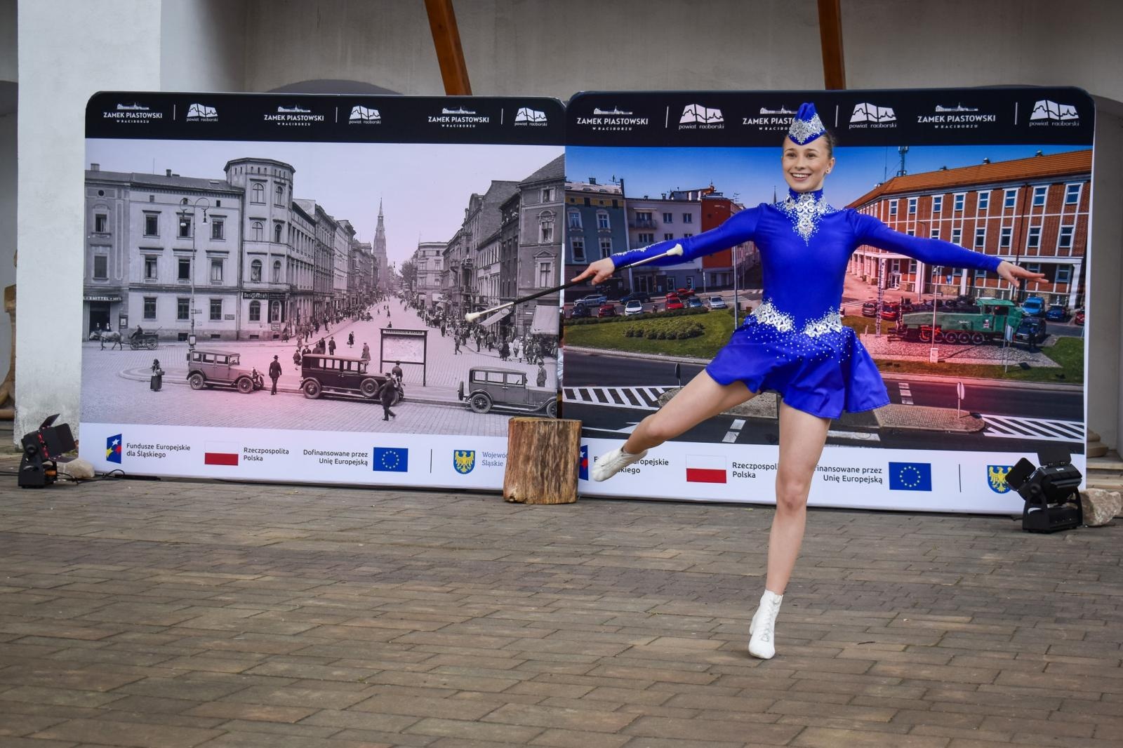 Zdjęcie w galerii na portalu naszraciborz.pl: Międzypokoleniowy spektakl na Zamku Piastowskim w Raciborzu [FOTO] wiadomości z regionu