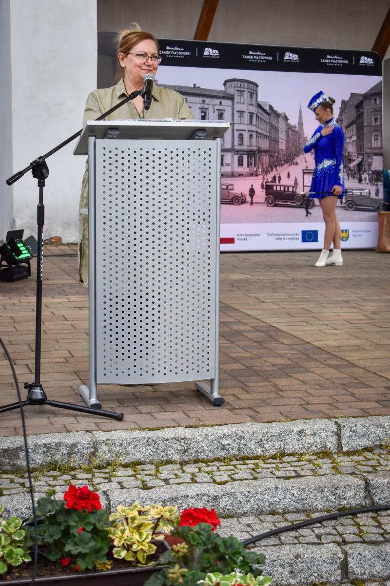Zdjęcie w galerii na portalu naszraciborz.pl: Międzypokoleniowy spektakl na Zamku Piastowskim w Raciborzu [FOTO] wiadomości z regionu