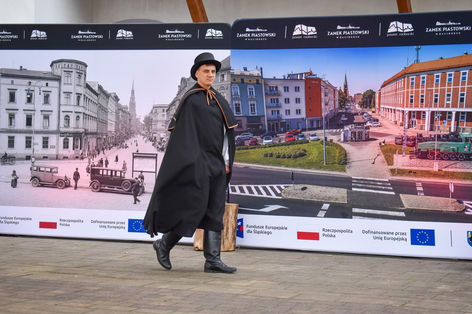 Zdjęcie w galerii na portalu naszraciborz.pl: Międzypokoleniowy spektakl na Zamku Piastowskim w Raciborzu [FOTO] wiadomości z regionu