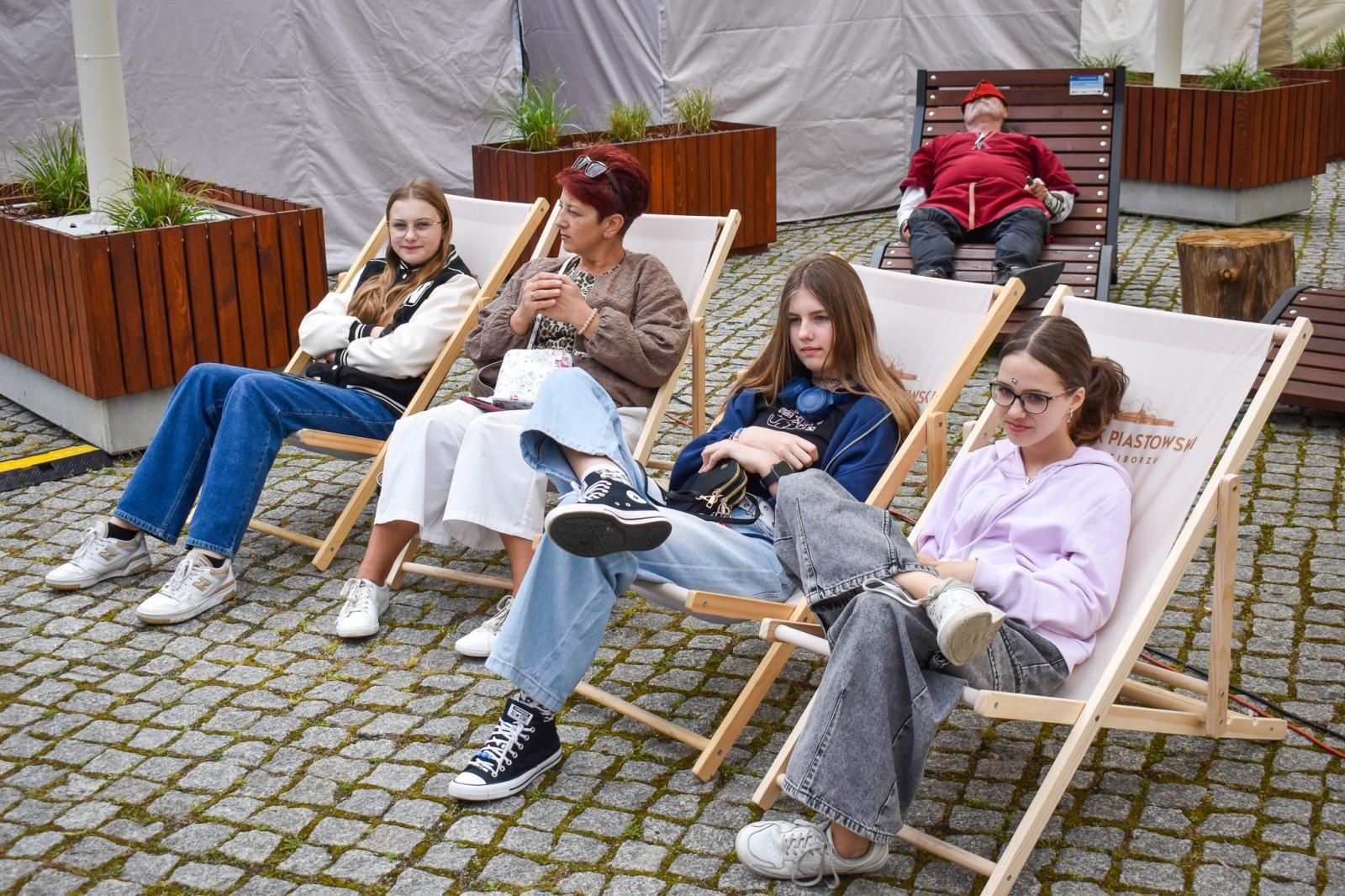 Zdjęcie w galerii na portalu naszraciborz.pl: Międzypokoleniowy spektakl na Zamku Piastowskim w Raciborzu [FOTO] wiadomości z regionu