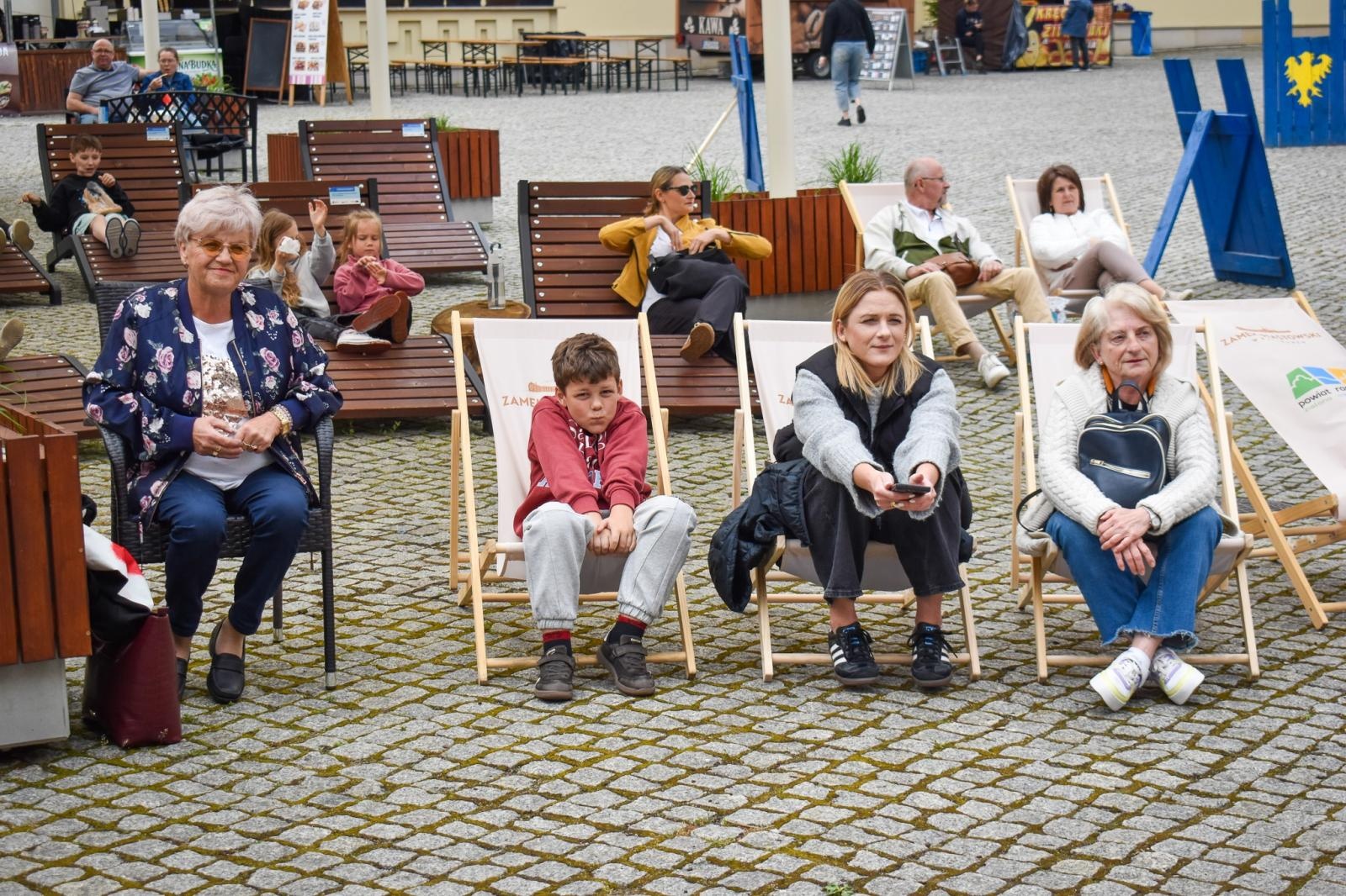 Zdjęcie w galerii na portalu naszraciborz.pl: Międzypokoleniowy spektakl na Zamku Piastowskim w Raciborzu [FOTO] wiadomości z regionu