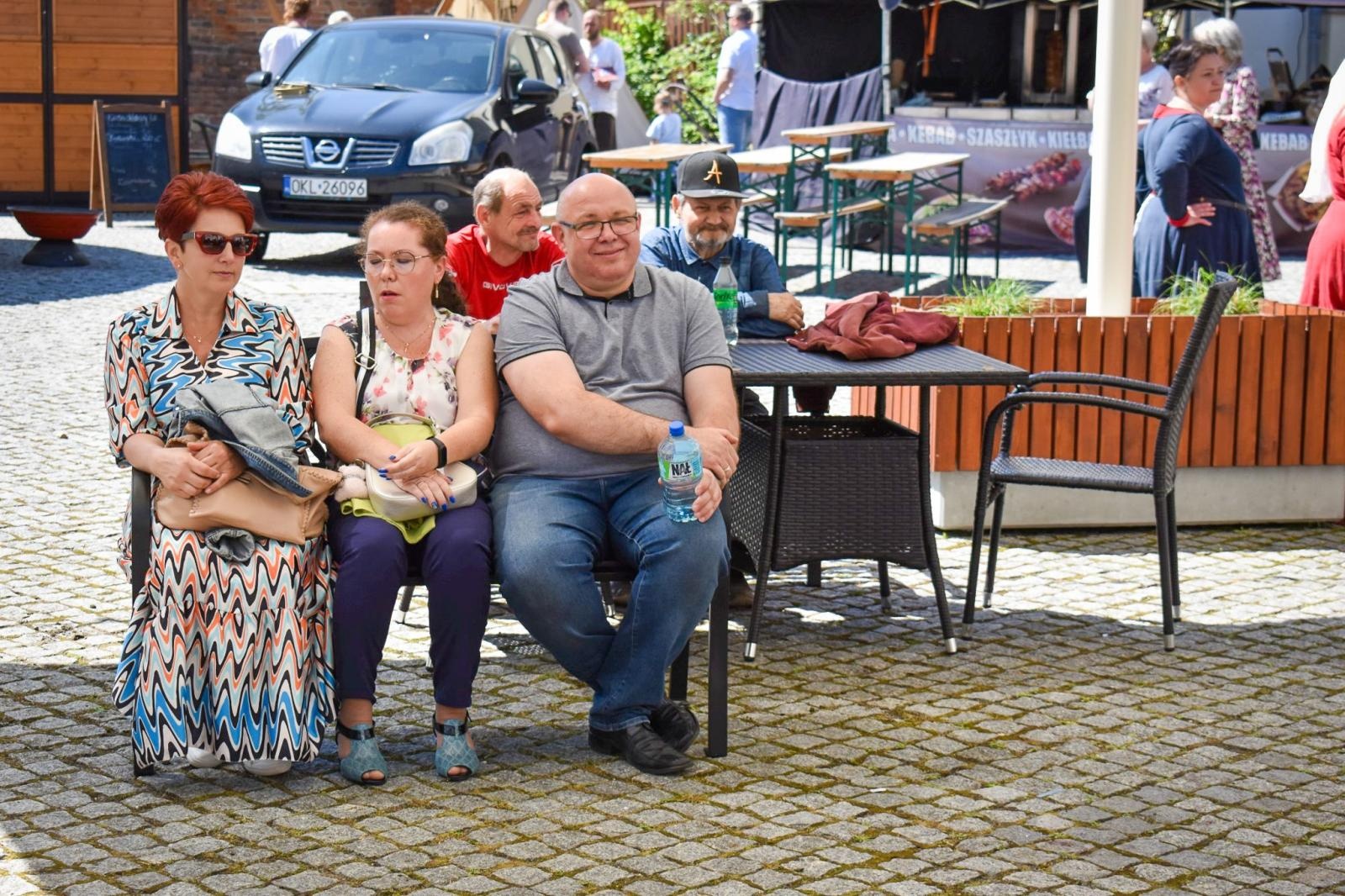 Zdjęcie w galerii na portalu naszraciborz.pl: Międzypokoleniowy spektakl na Zamku Piastowskim w Raciborzu [FOTO] wiadomości z regionu