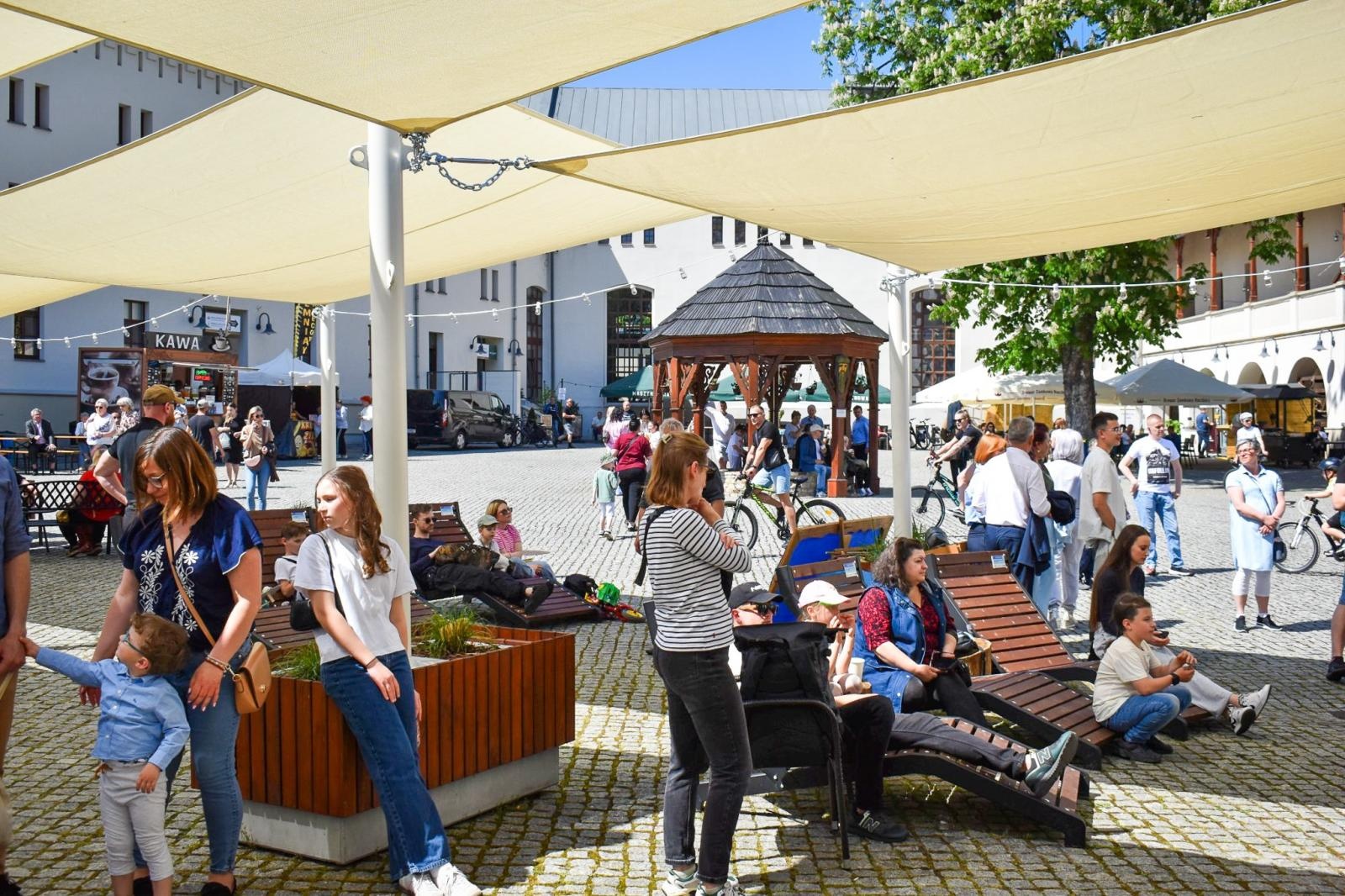 Zdjęcie w galerii na portalu naszraciborz.pl: Międzypokoleniowy spektakl na Zamku Piastowskim w Raciborzu [FOTO] wiadomości z regionu