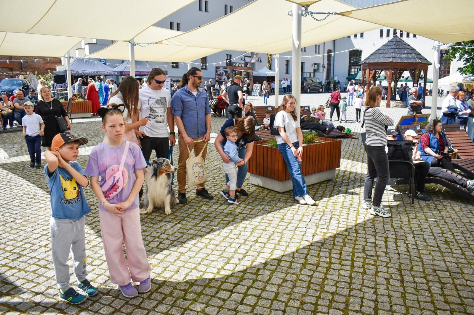 Zdjęcie w galerii na portalu naszraciborz.pl: Międzypokoleniowy spektakl na Zamku Piastowskim w Raciborzu [FOTO] wiadomości z regionu