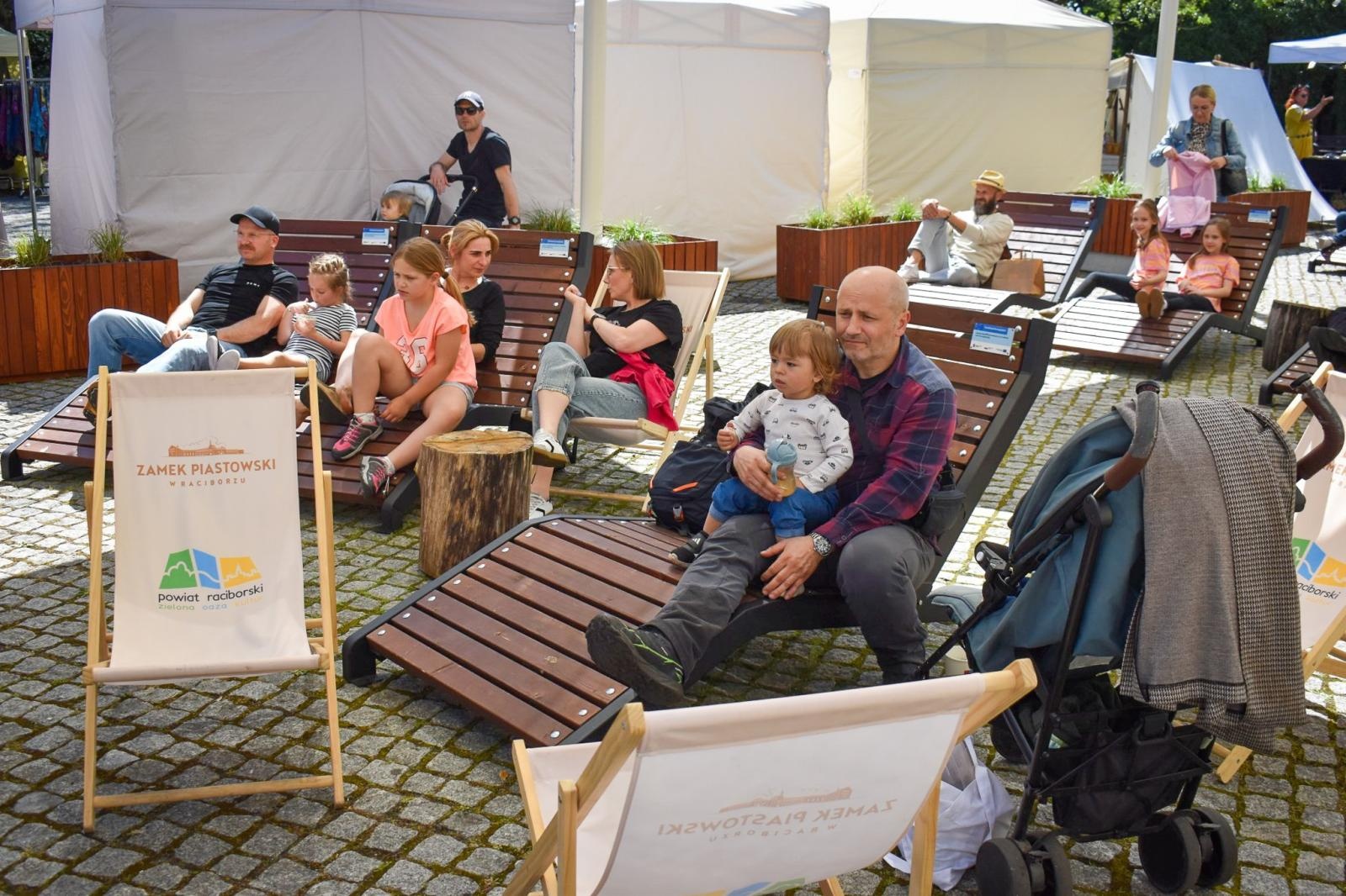 Zdjęcie w galerii na portalu naszraciborz.pl: Międzypokoleniowy spektakl na Zamku Piastowskim w Raciborzu [FOTO] wiadomości z regionu