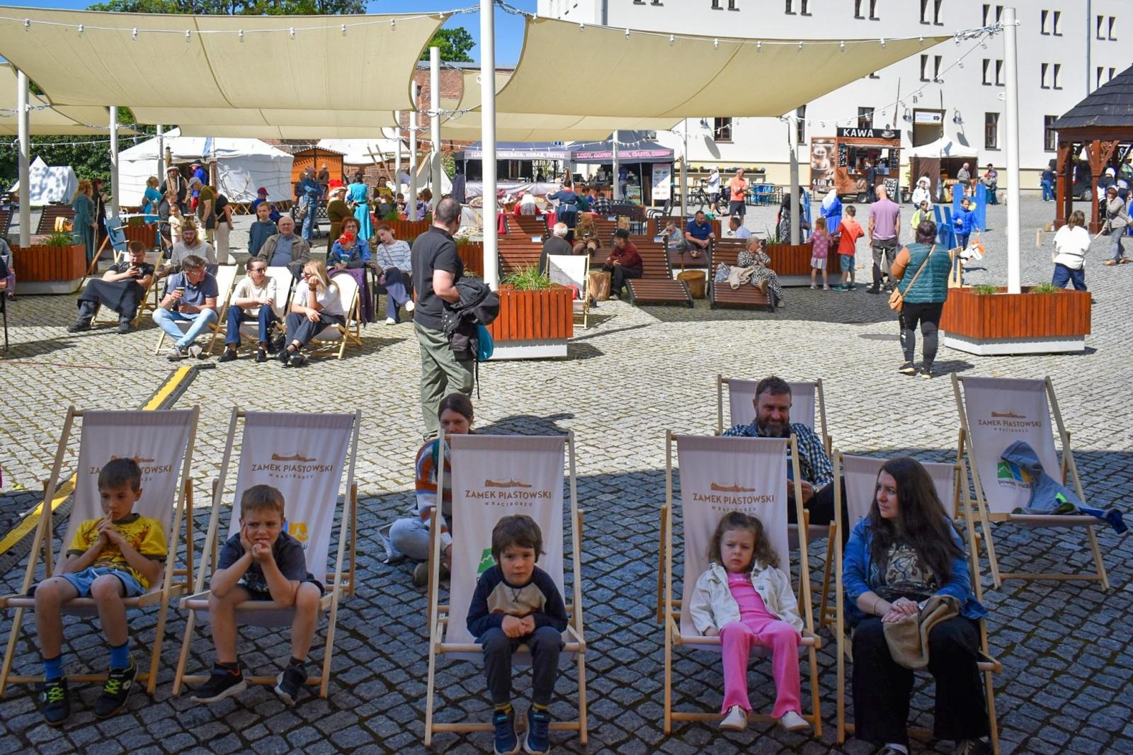 Zdjęcie w galerii na portalu naszraciborz.pl: Dzień rycerski dla dzieci i młodzieży na Zamku Piastowskim w Raciborzu [FOTO] wiadomości z regionu