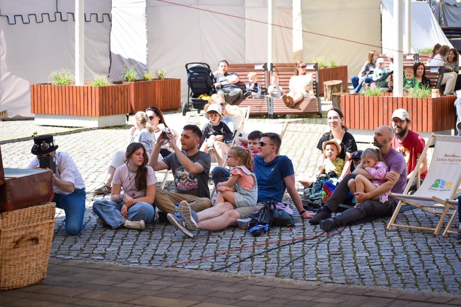 Zdjęcie w galerii na portalu naszraciborz.pl: Dzień rycerski dla dzieci i młodzieży na Zamku Piastowskim w Raciborzu [FOTO] wiadomości z regionu