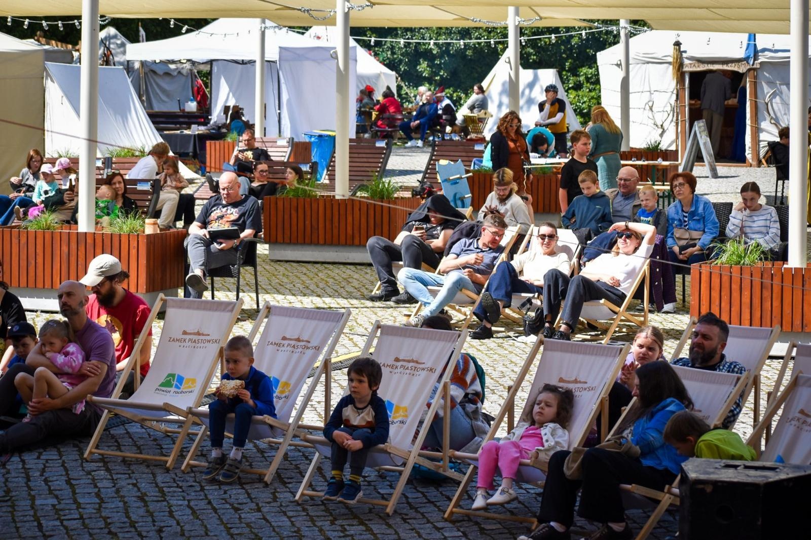 Zdjęcie w galerii na portalu naszraciborz.pl: Dzień rycerski dla dzieci i młodzieży na Zamku Piastowskim w Raciborzu [FOTO] wiadomości z regionu