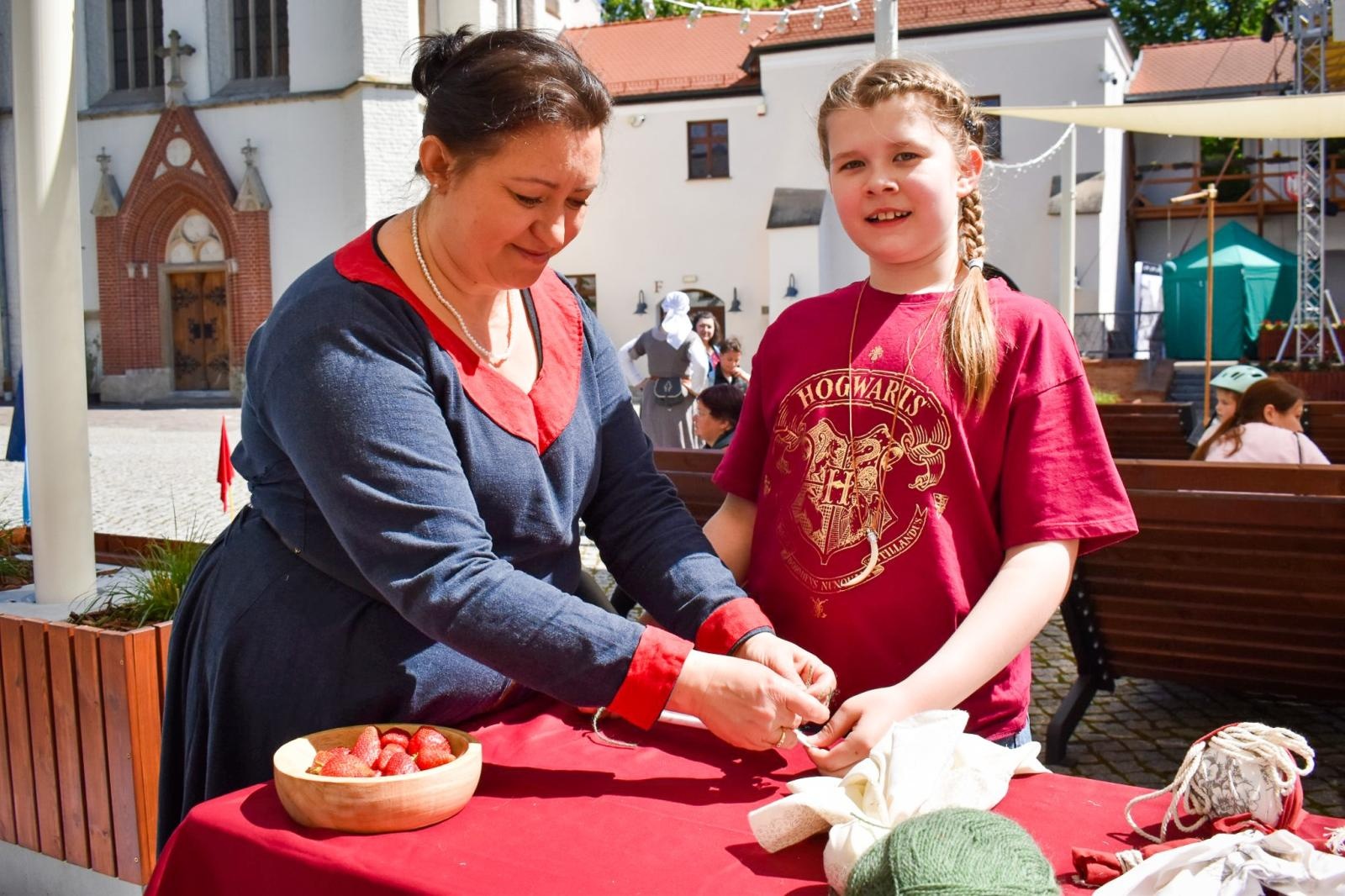 Zdjęcie w galerii na portalu naszraciborz.pl: Dzień rycerski dla dzieci i młodzieży na Zamku Piastowskim w Raciborzu [FOTO] wiadomości z regionu