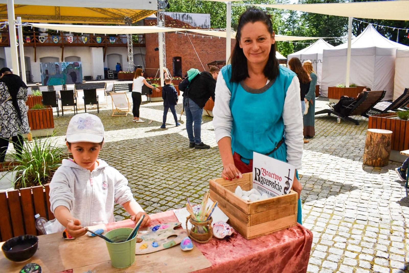 Zdjęcie w galerii na portalu naszraciborz.pl: Dzień rycerski dla dzieci i młodzieży na Zamku Piastowskim w Raciborzu [FOTO] wiadomości z regionu