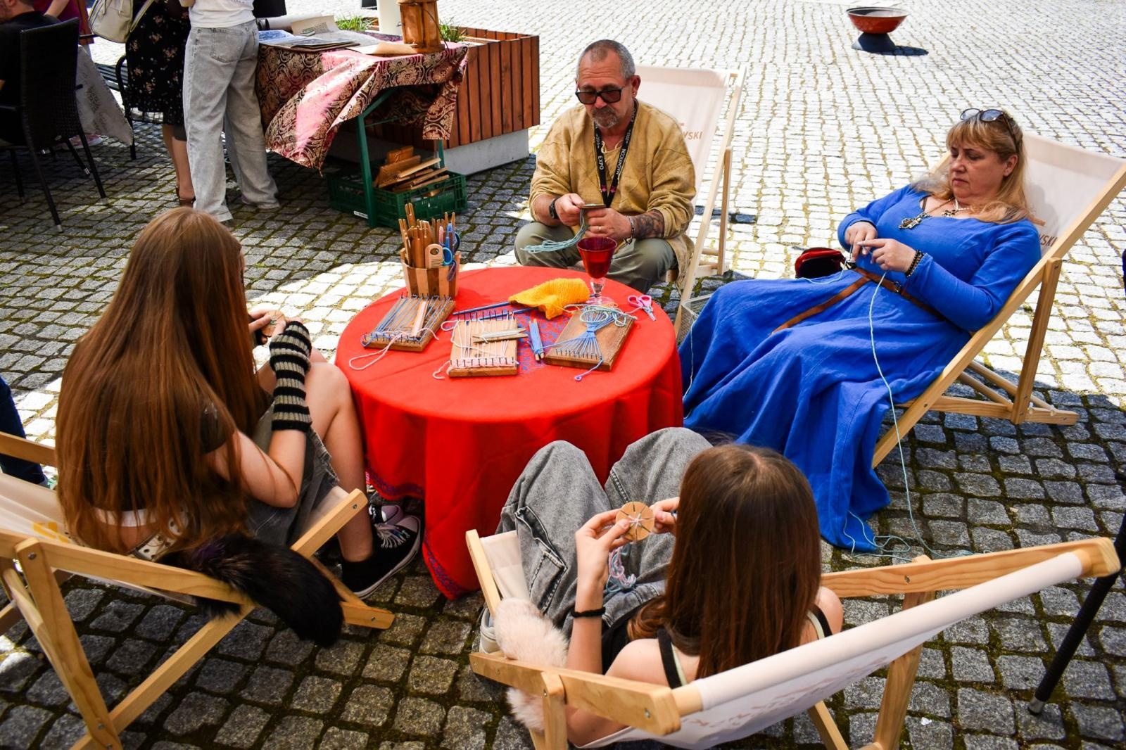 Zdjęcie w galerii na portalu naszraciborz.pl: Dzień rycerski dla dzieci i młodzieży na Zamku Piastowskim w Raciborzu [FOTO] wiadomości z regionu