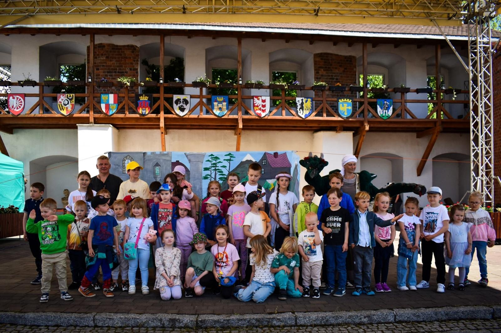Zdjęcie w galerii na portalu naszraciborz.pl: Dzień rycerski dla dzieci i młodzieży na Zamku Piastowskim w Raciborzu [FOTO] wiadomości z regionu