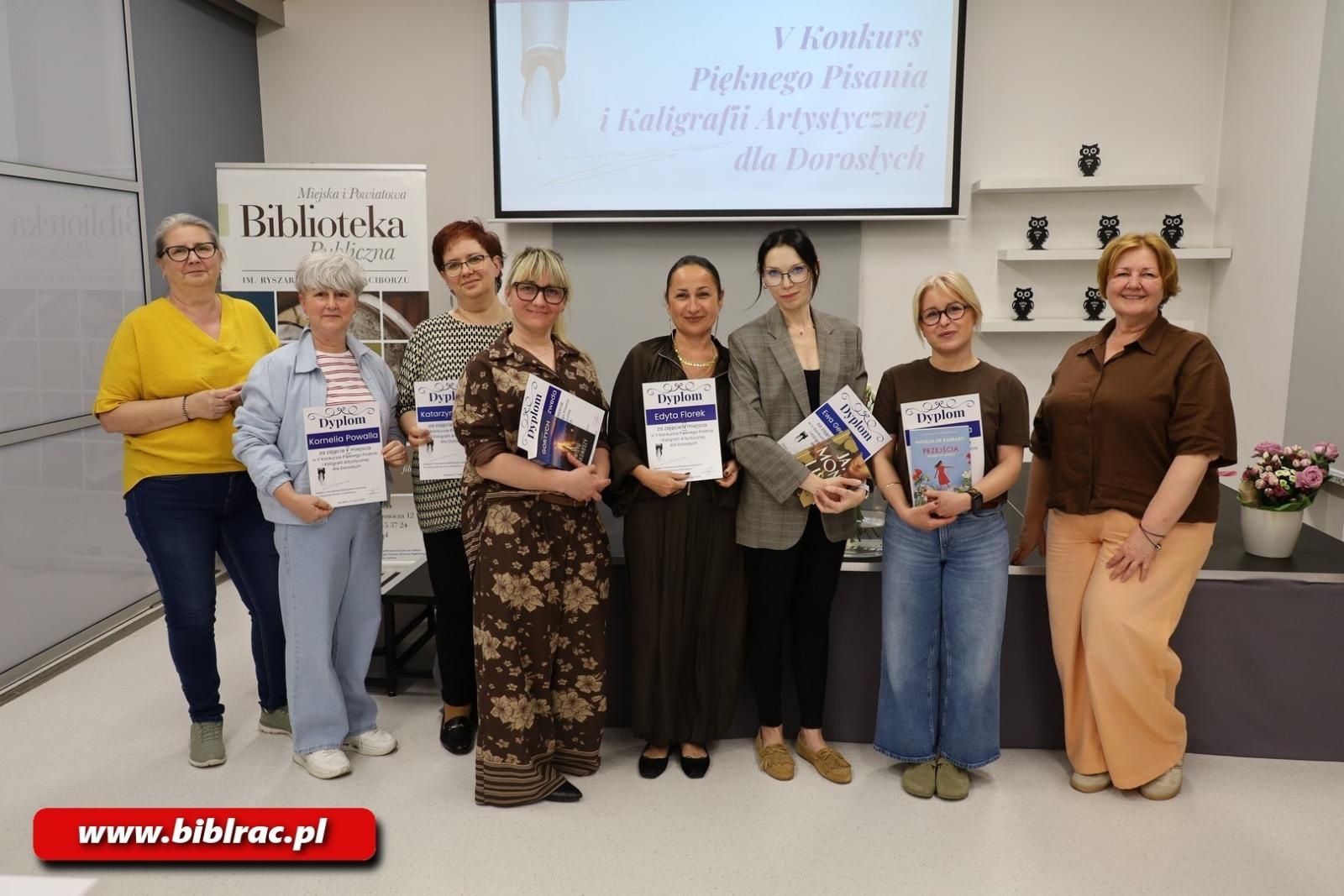 Zdjęcie w galerii na portalu naszraciborz.pl: Tydzień Bibliotek: Monika Kucza Mistrzem Kaligrafii wiadomości z regionu