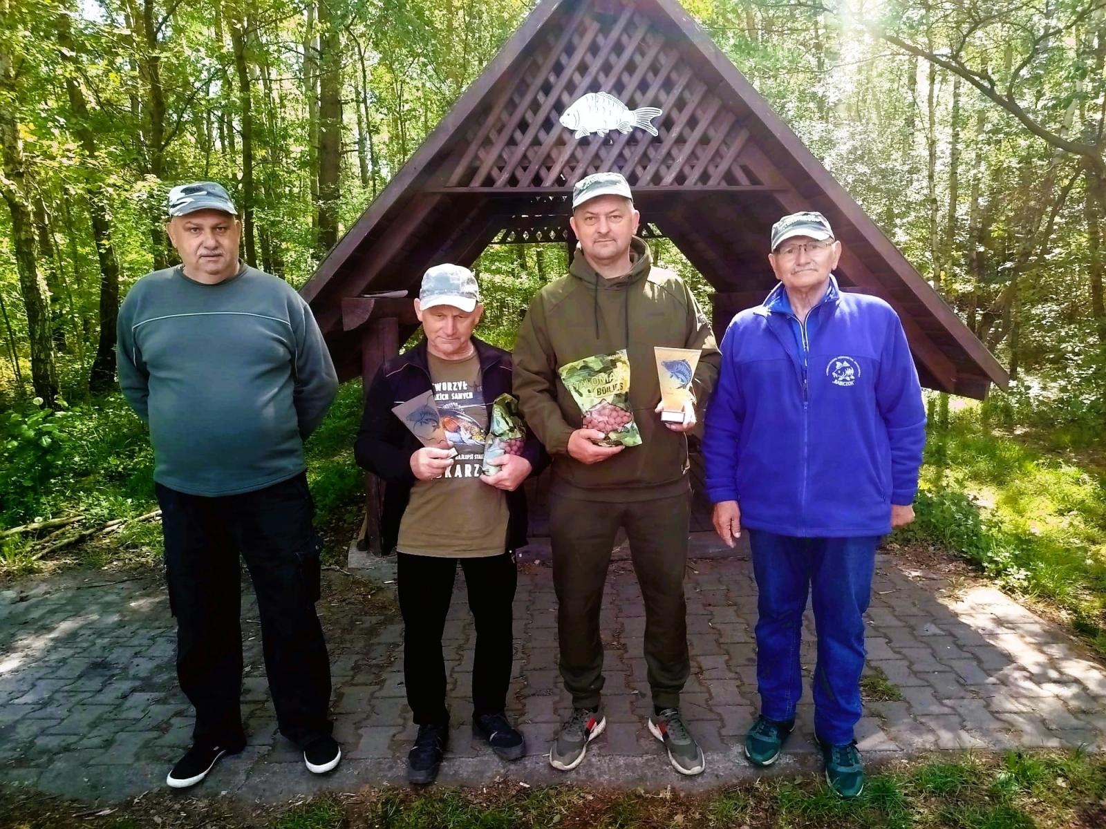 Zdjęcie w galerii na portalu naszraciborz.pl: Rozegrano X. jubileuszowe wiosenne drużynowe rzutowe zawody karpiowe na Babiczowskiej Jedynce 2026 wiadomości z regionu