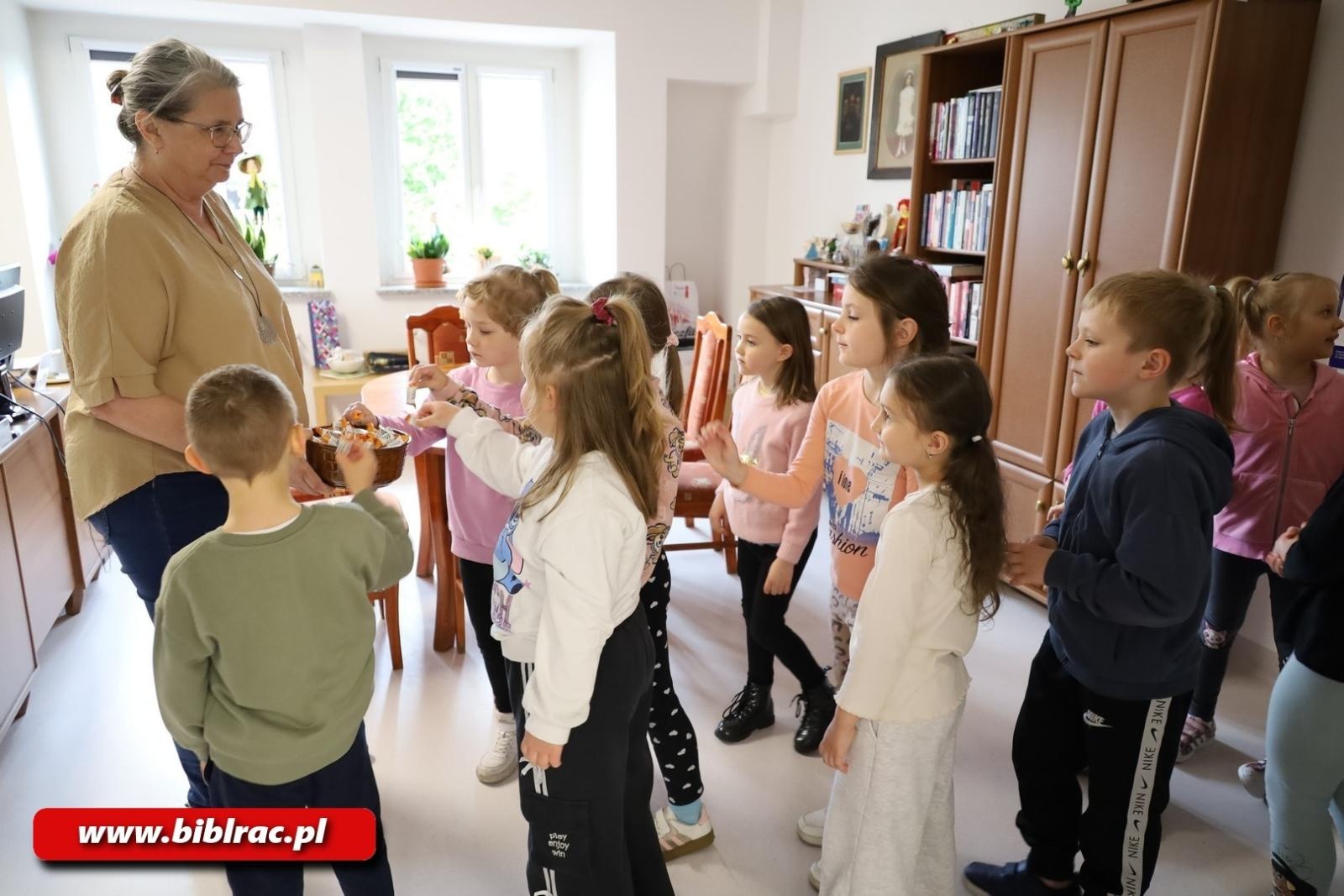 Zdjęcie w galerii na portalu naszraciborz.pl: Biblioteka od kuchni, czyli przedszkolaki na Kasprowicza 12 wiadomości z regionu