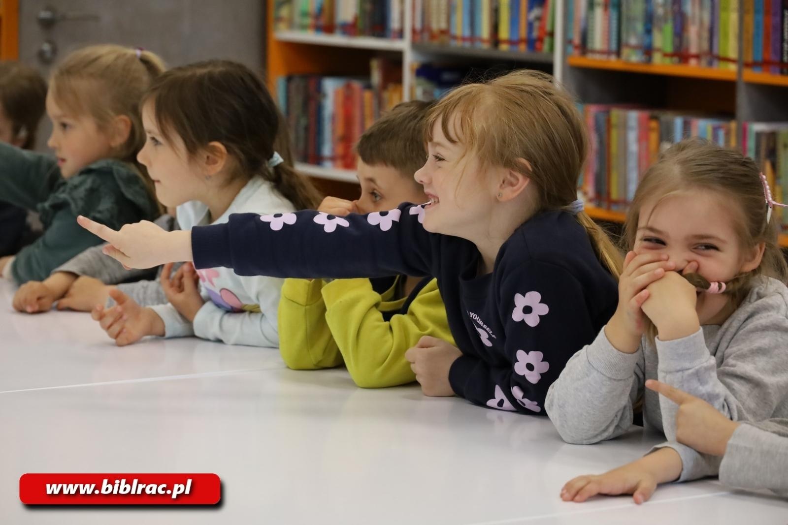 Zdjęcie w galerii na portalu naszraciborz.pl: Biblioteka od kuchni, czyli przedszkolaki na Kasprowicza 12 wiadomości z regionu