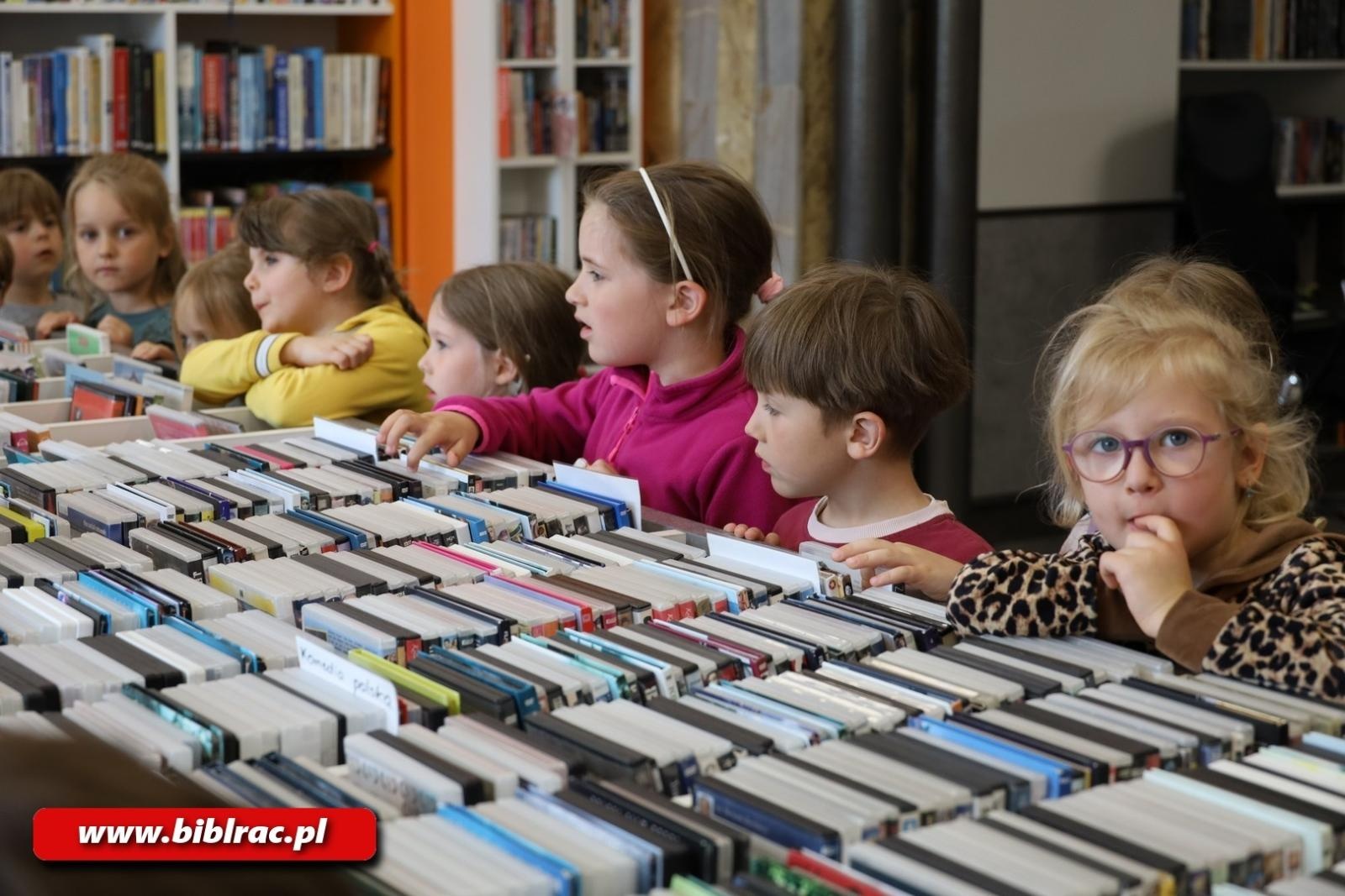 Zdjęcie w galerii na portalu naszraciborz.pl: Biblioteka od kuchni, czyli przedszkolaki na Kasprowicza 12 wiadomości z regionu