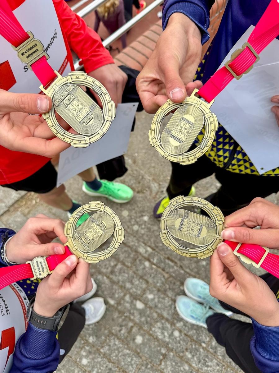Zdjęcie w galerii na portalu naszraciborz.pl: Victoria Racibórz z dwoma medalami mistrzostw Polski sztafet nieolimpijskich wiadomości z regionu